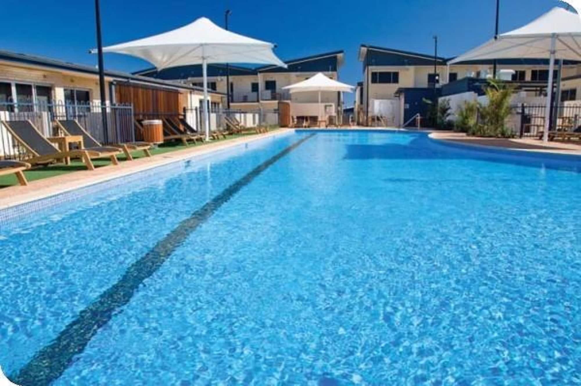 Varios Broadwater Mariner Resort