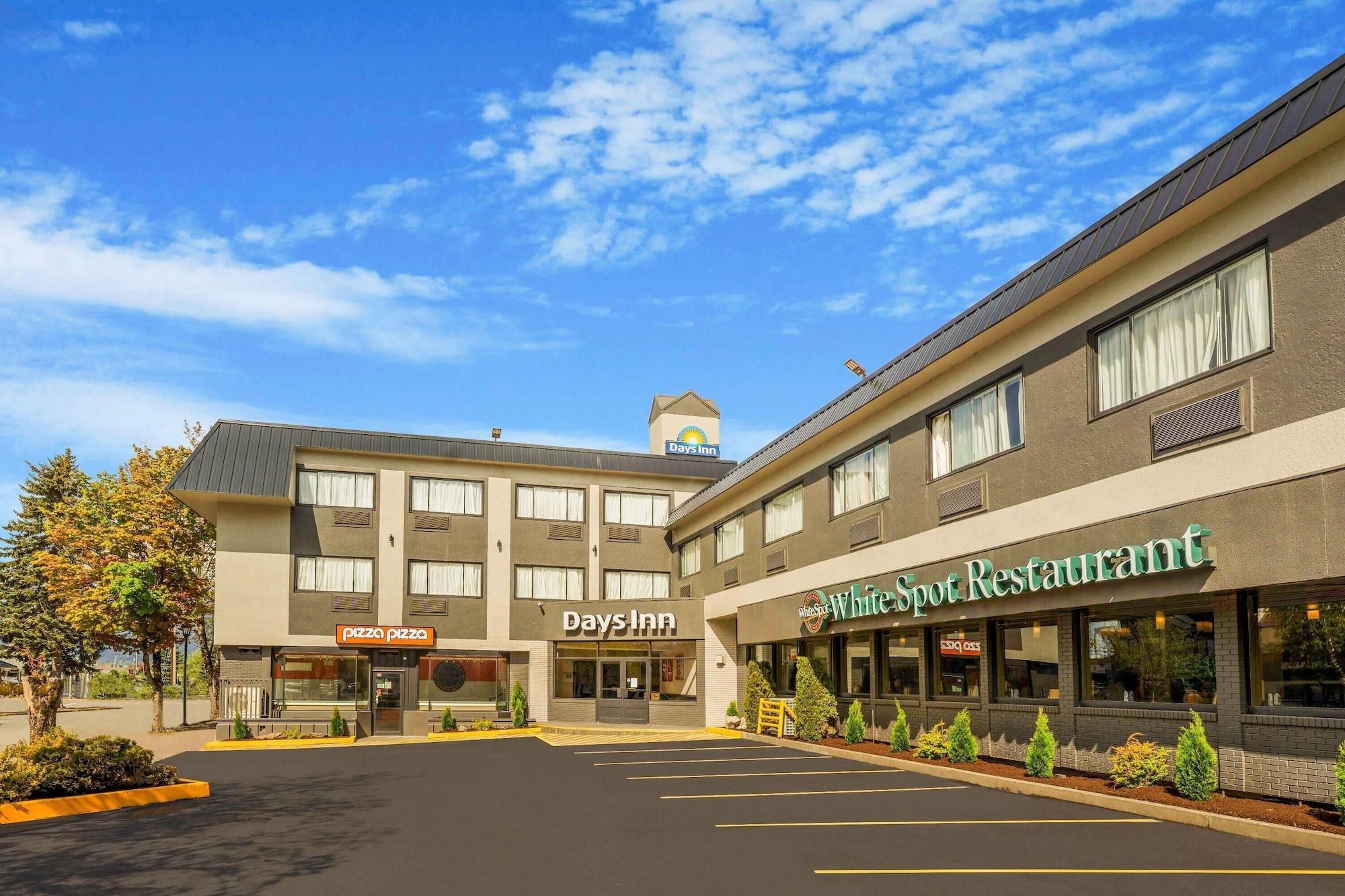 Vista Exterior Days Inn by Wyndham Terrace