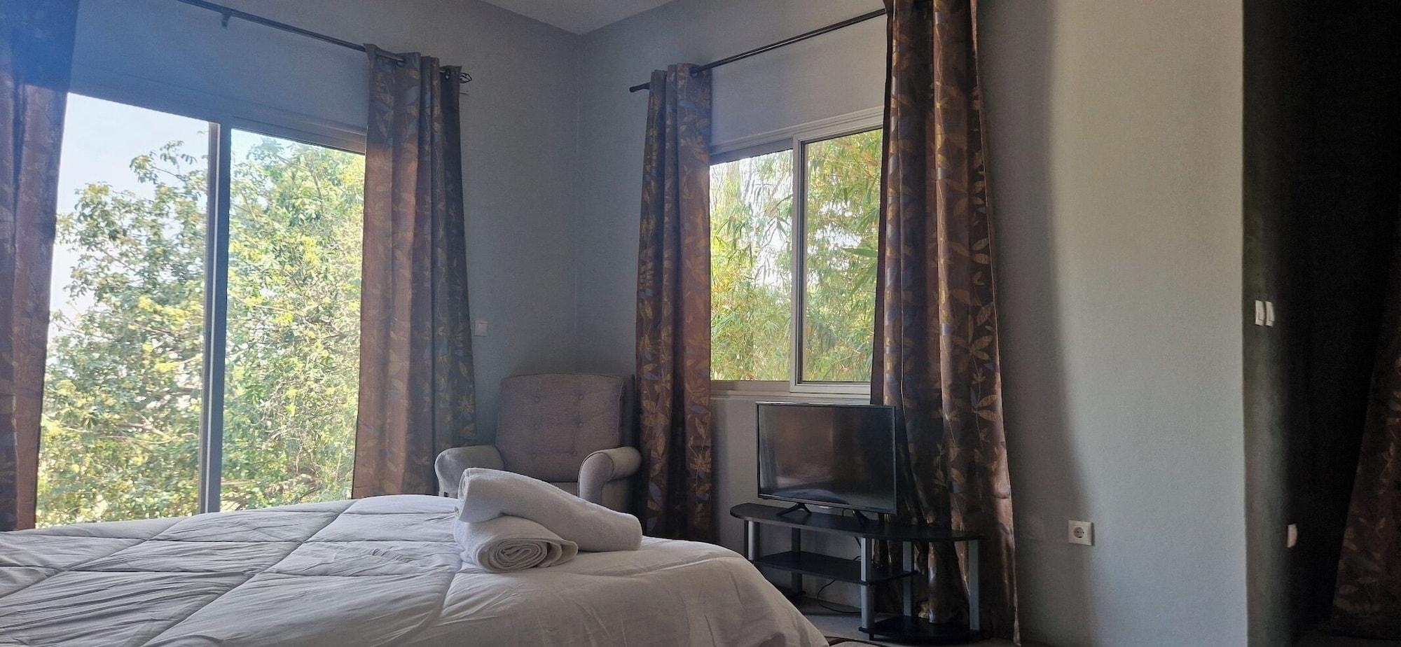 Varios Comfort Inn Guest House