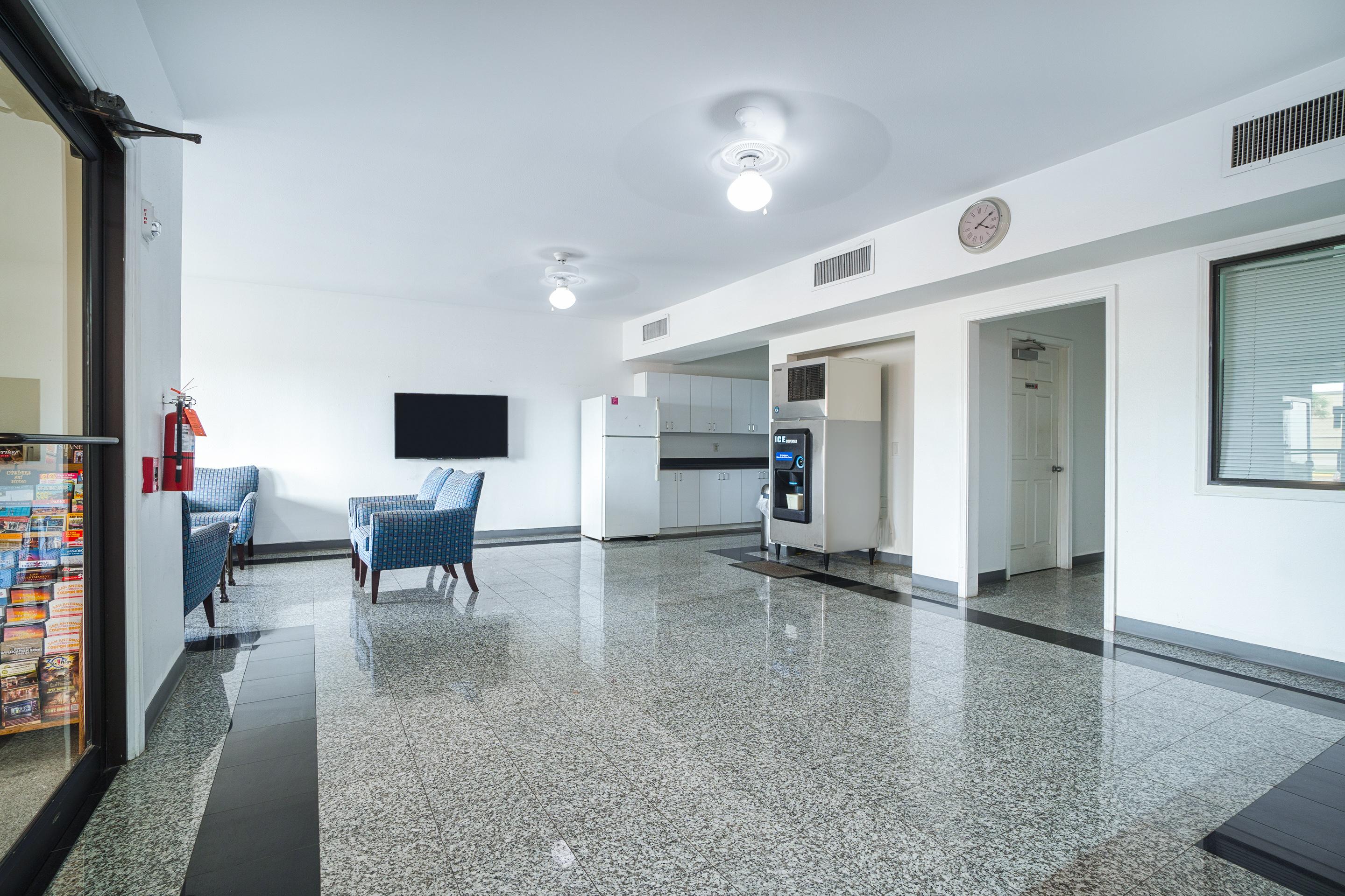 Vista Lobby Island Inn by OYO Galveston Beach, TX