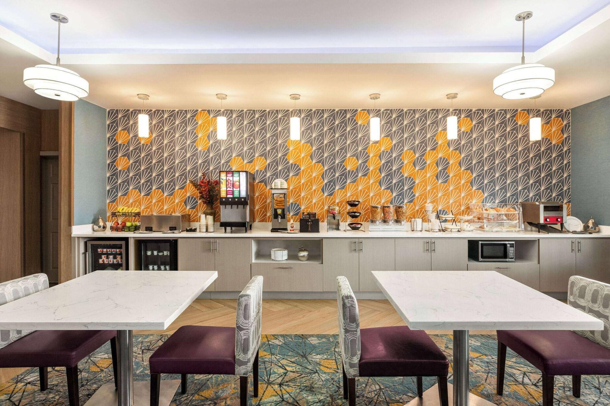 Restaurant La Quinta Inn & Suites by Wyndham San Antonio N Stone Oak