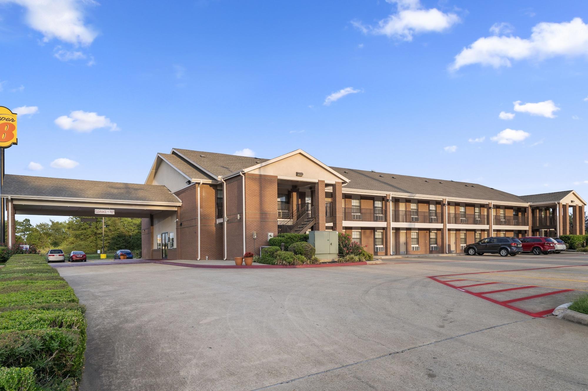 Vista Exterior Super 8 by Wyndham Mount Vernon