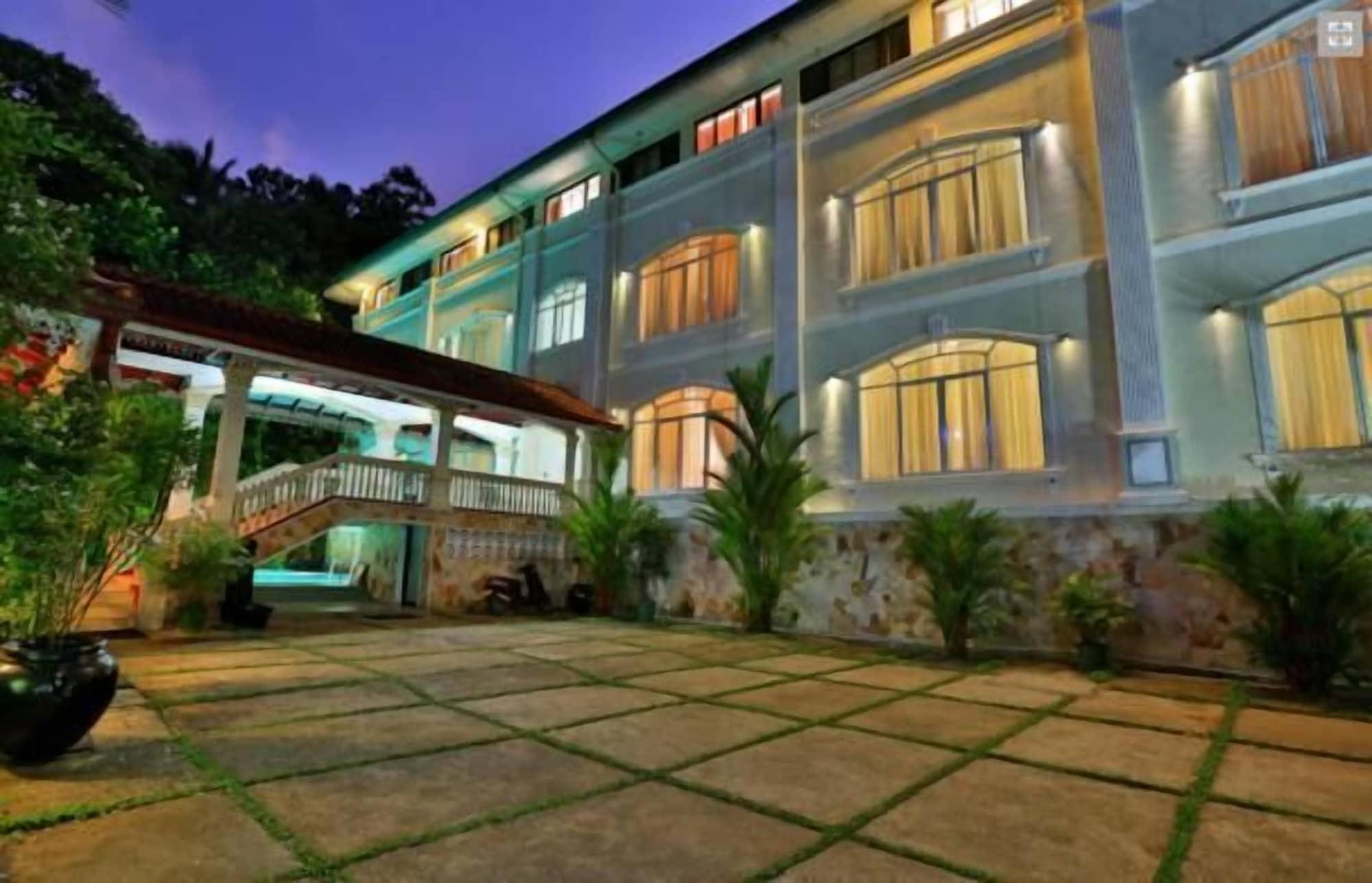 Vista Exterior Centauria Hill Resort