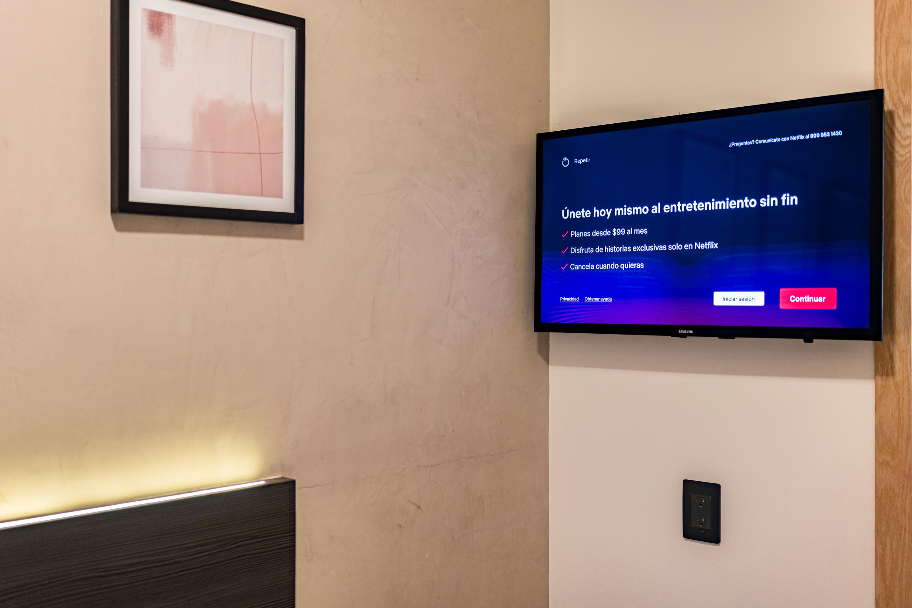 Televisión Suites Monterrey By Escajal Rooms