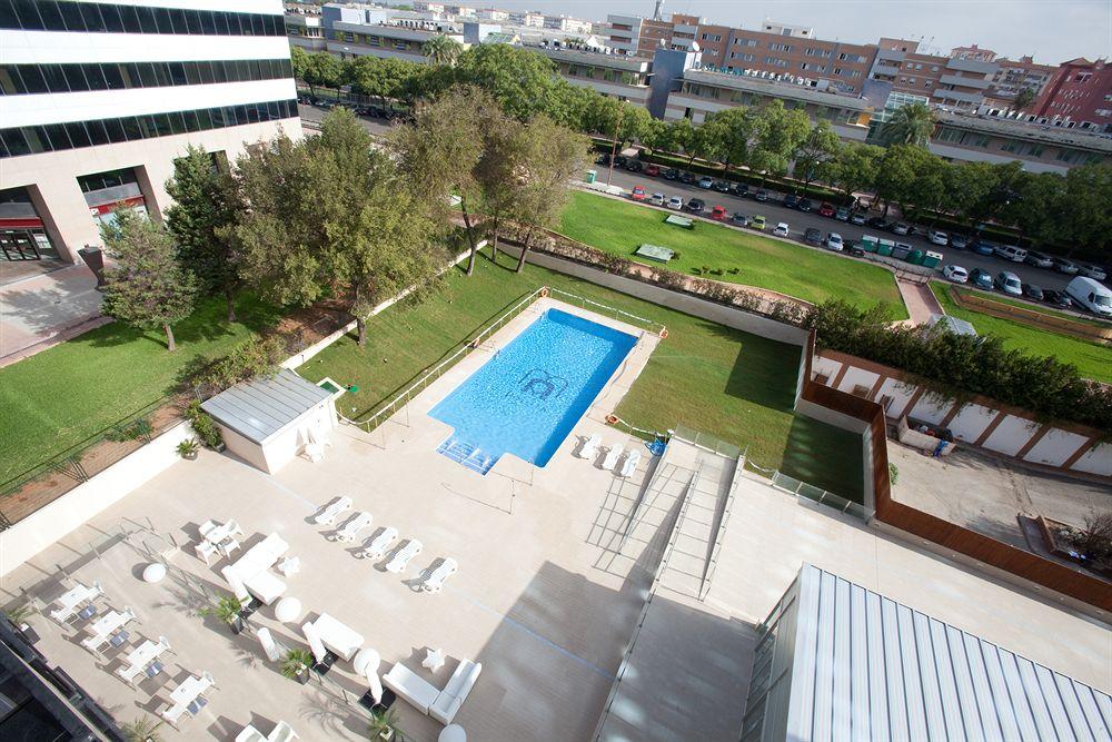 Vista da piscina M.A. Sevilla Congresos