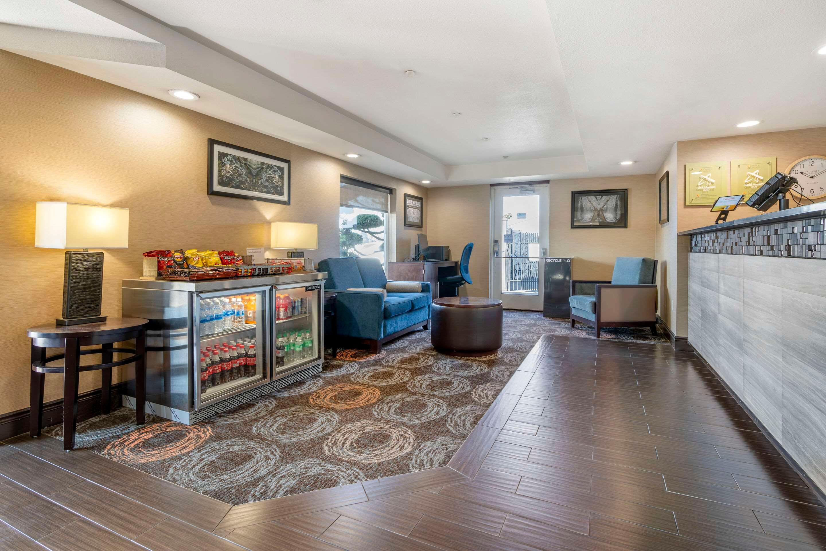 Vista Lobby Comfort Inn Columbia Gorge Gateway East Portland