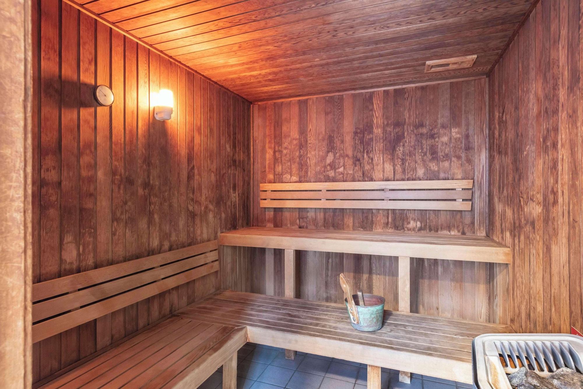 Spa Oaks Brisbane on Charlotte Suites