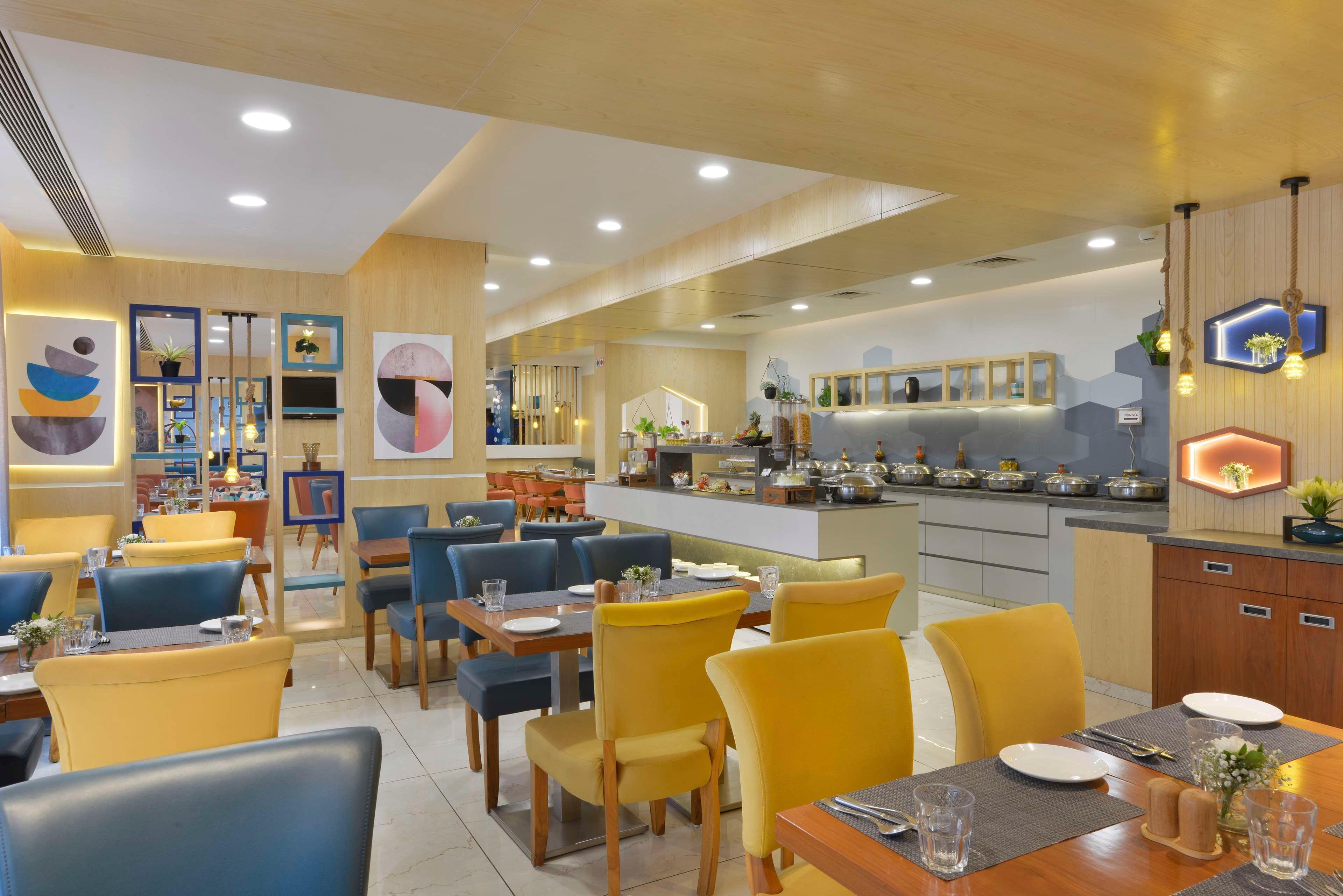 Restaurant Hampton by Hilton Vadodara-Alkapuri