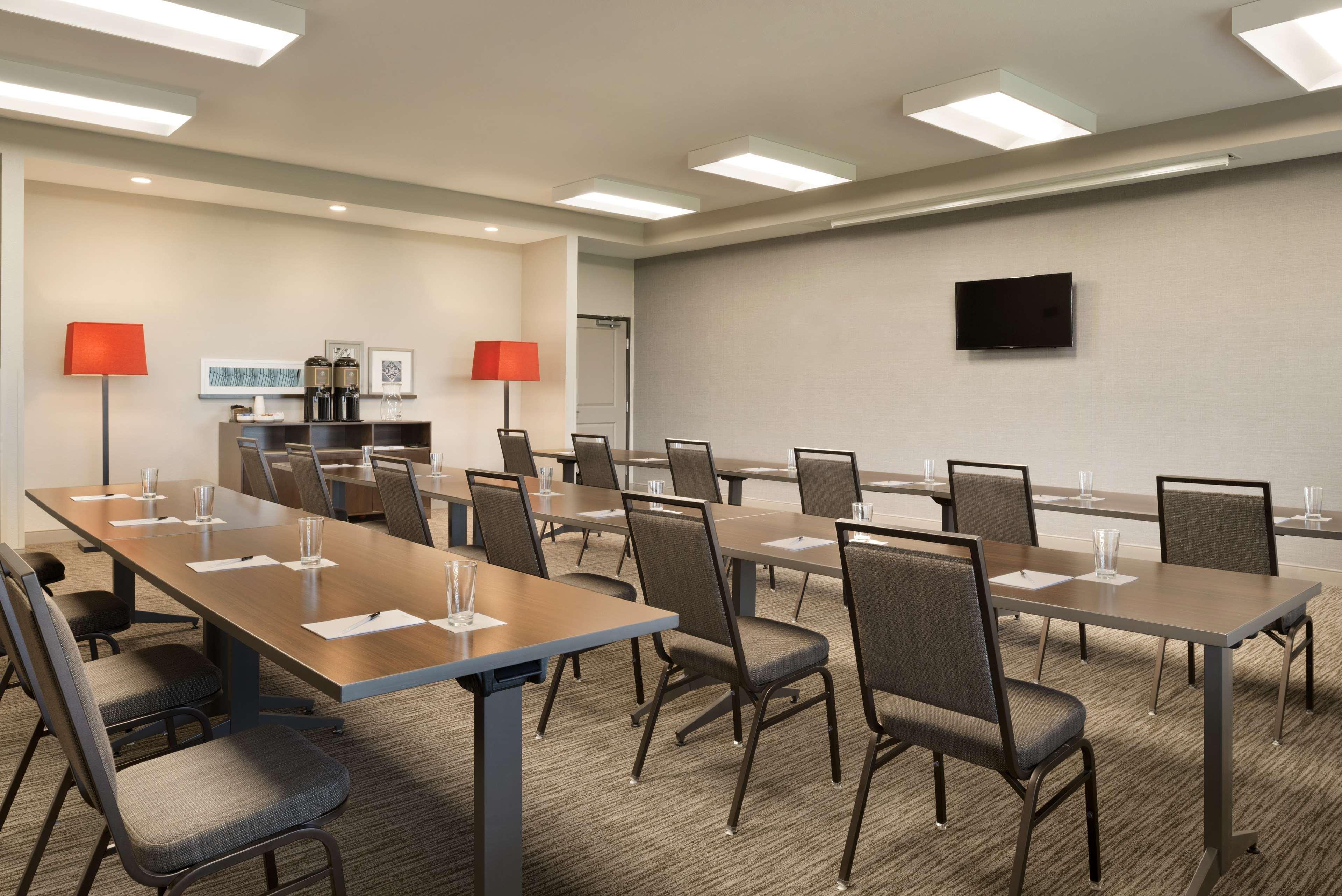 Centro de Negocios Country Inn & Suites by Radisson Indianola IA