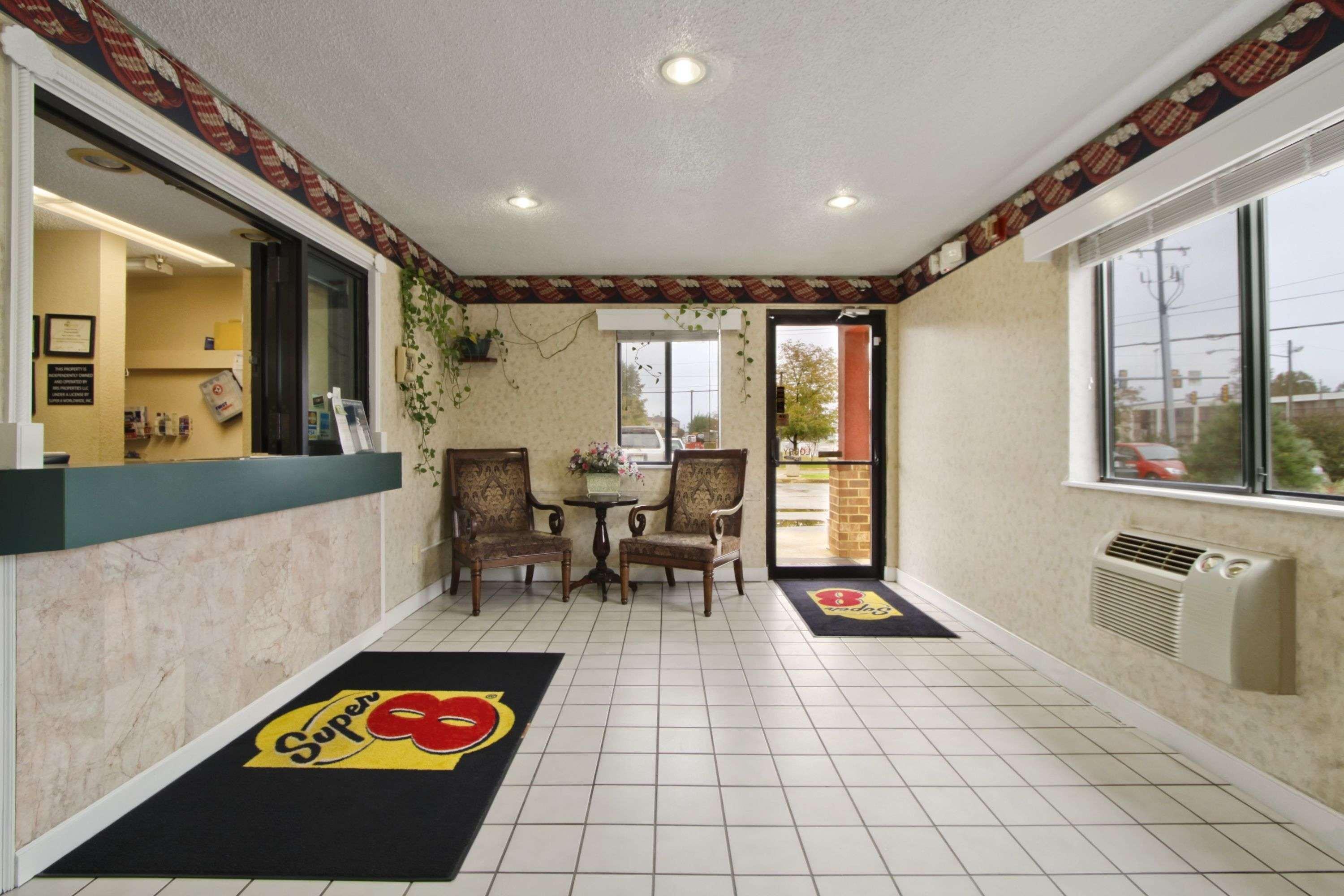 Vista Lobby Super 8 by Wyndham Richmond Airport VA