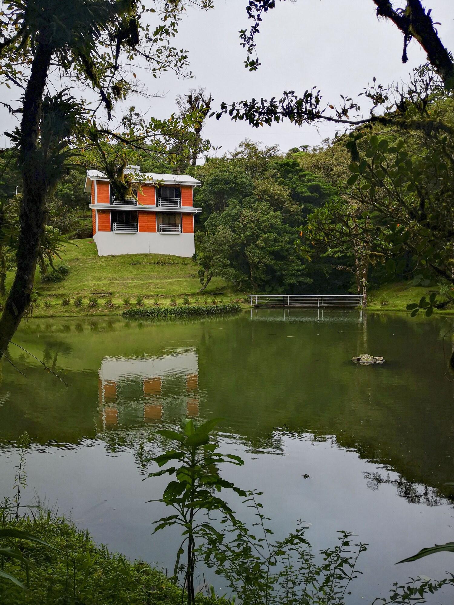 Varios Burbi Lake Lodge Monteverde