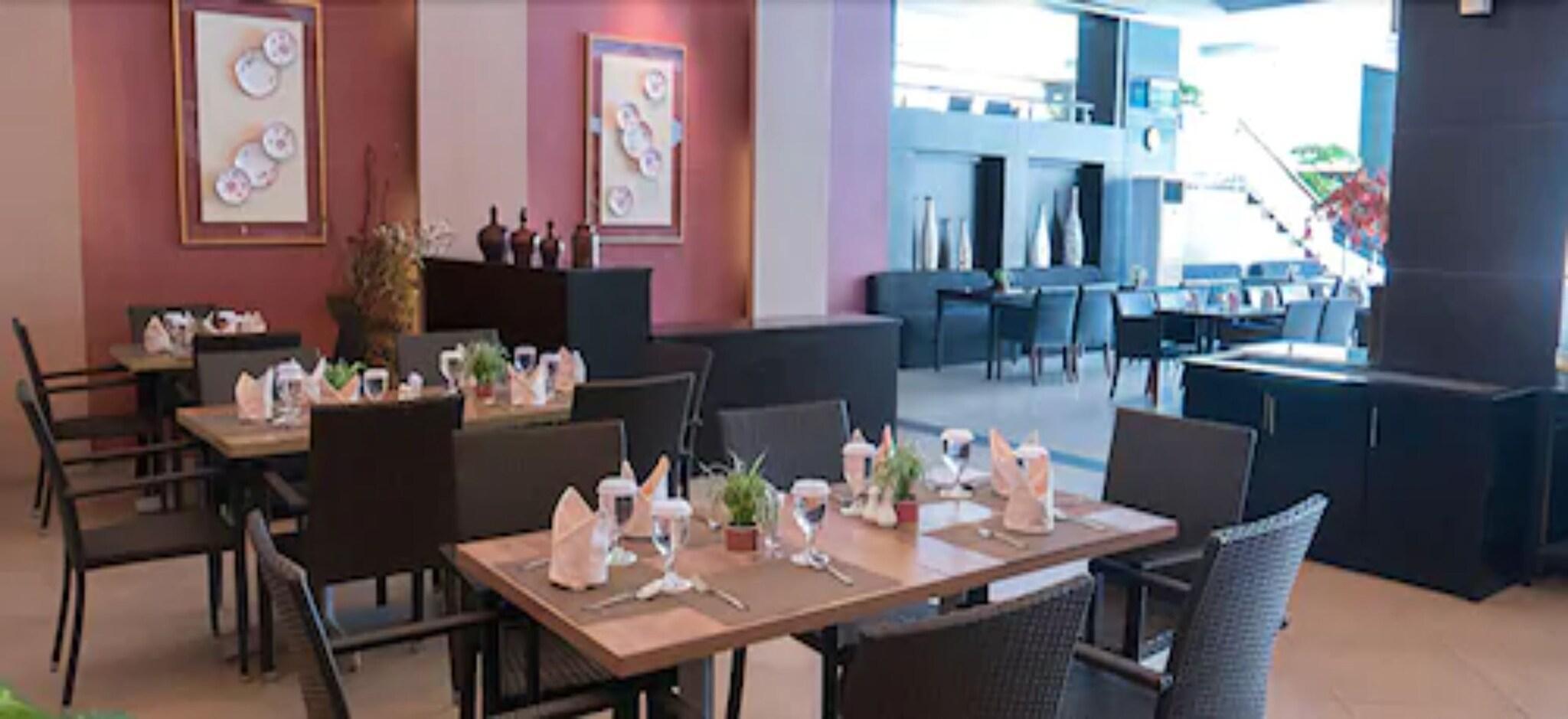 Restaurant Grage Hotel Cirebon