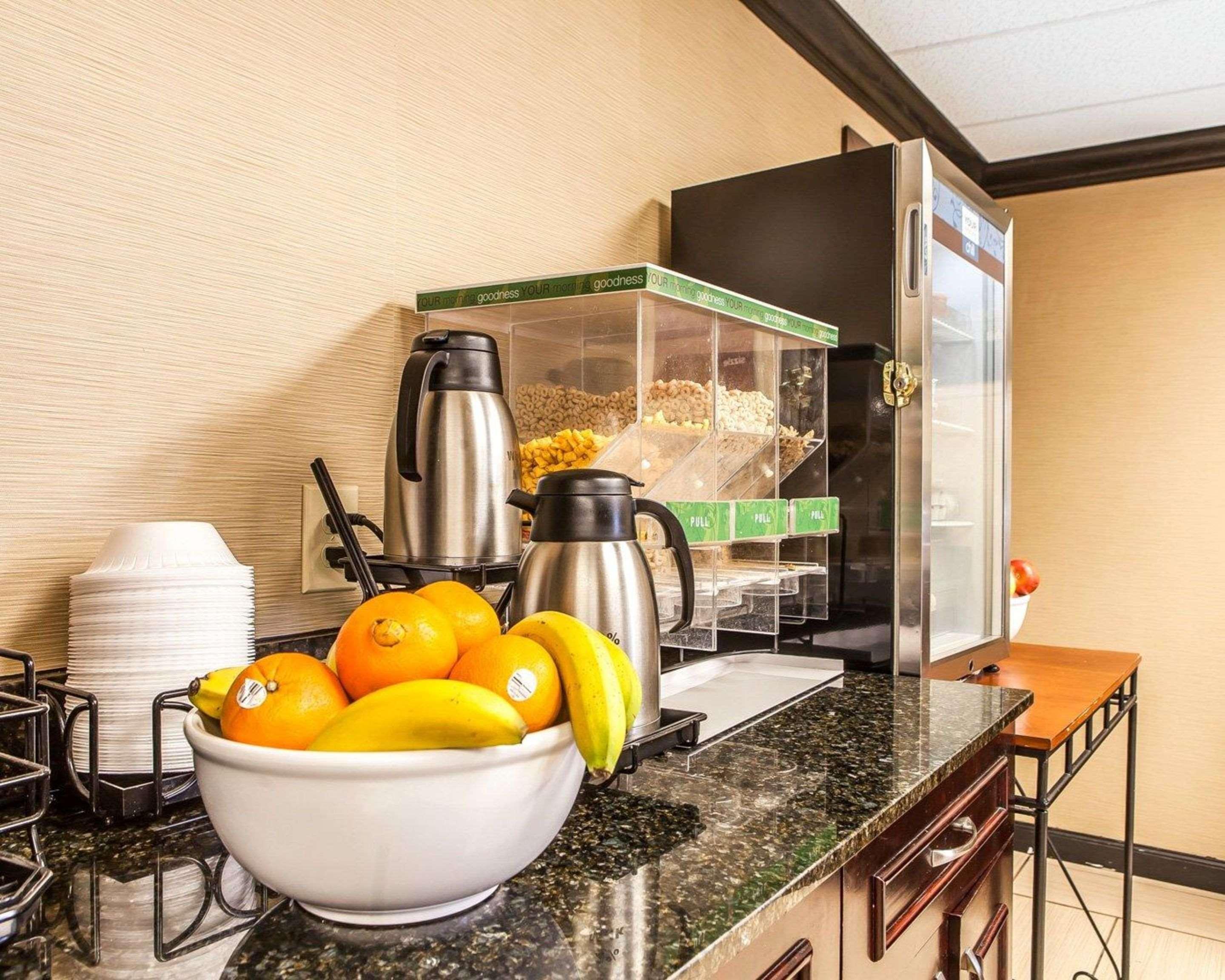 Restaurant Comfort Inn & Suites Cleveland