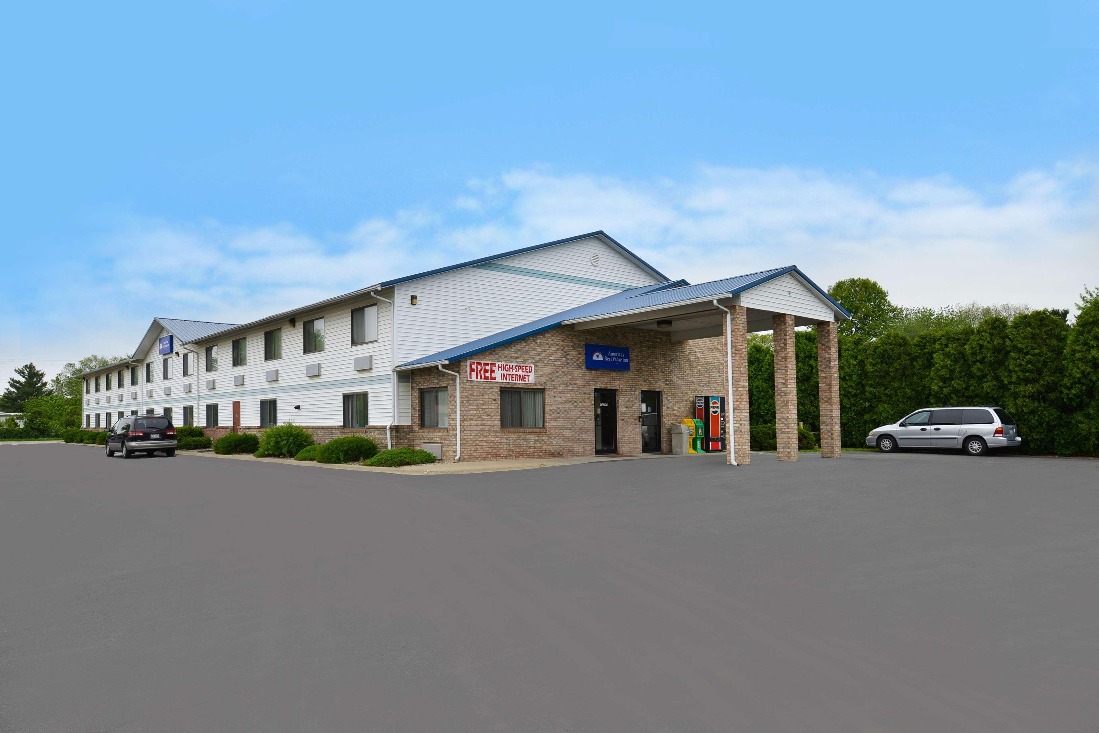 Vista Exterior Americas Best Value Inn Champaign