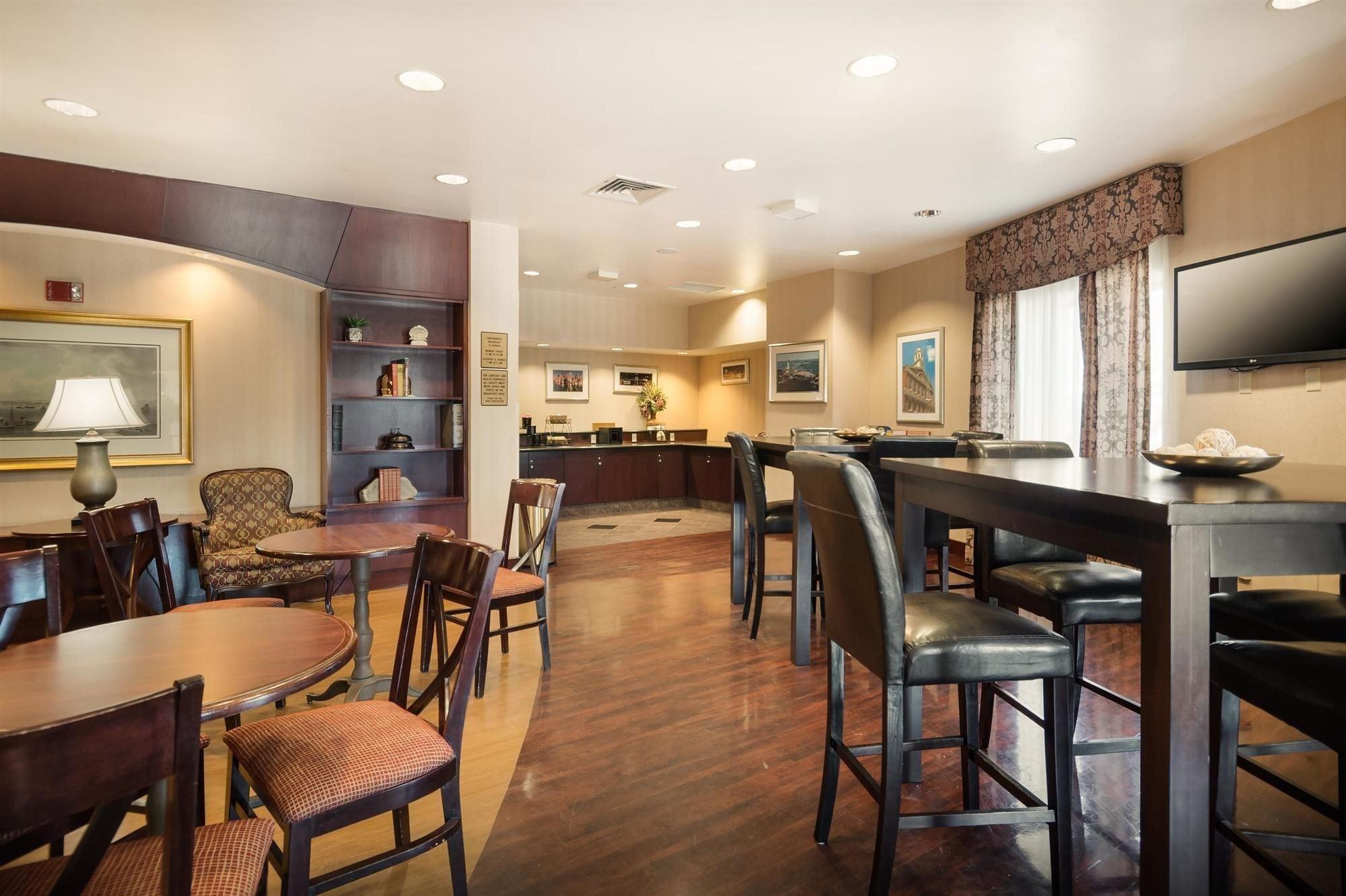 Restaurant Roundhouse Suites