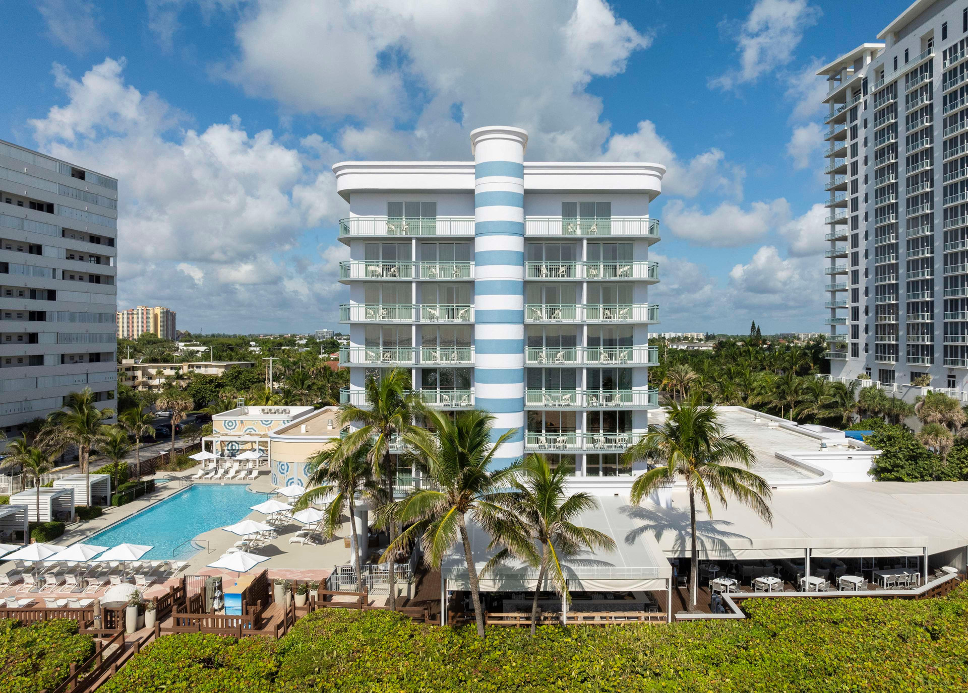 Vista Exterior The Singer Oceanfront Resort, Curio Collection by Hilton