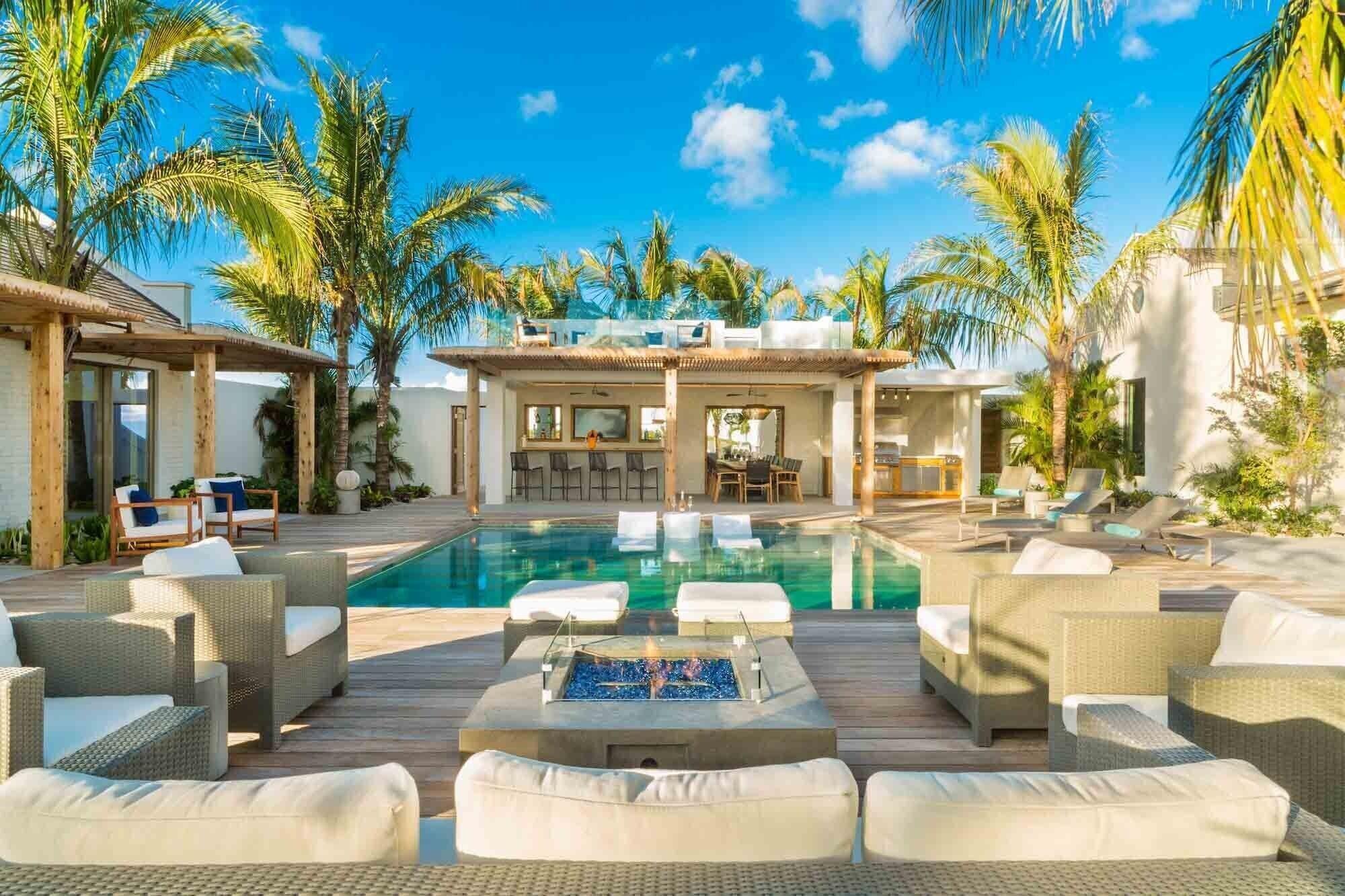 Vista Exterior Ambergris Cay Private Island – All Inclusive – PLS Island Hopper Flight Included