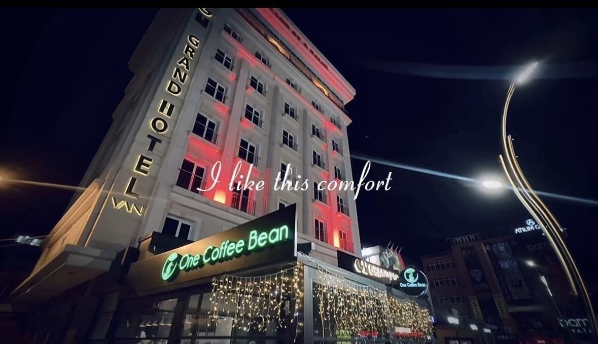 Varios Grand Hotel Van
