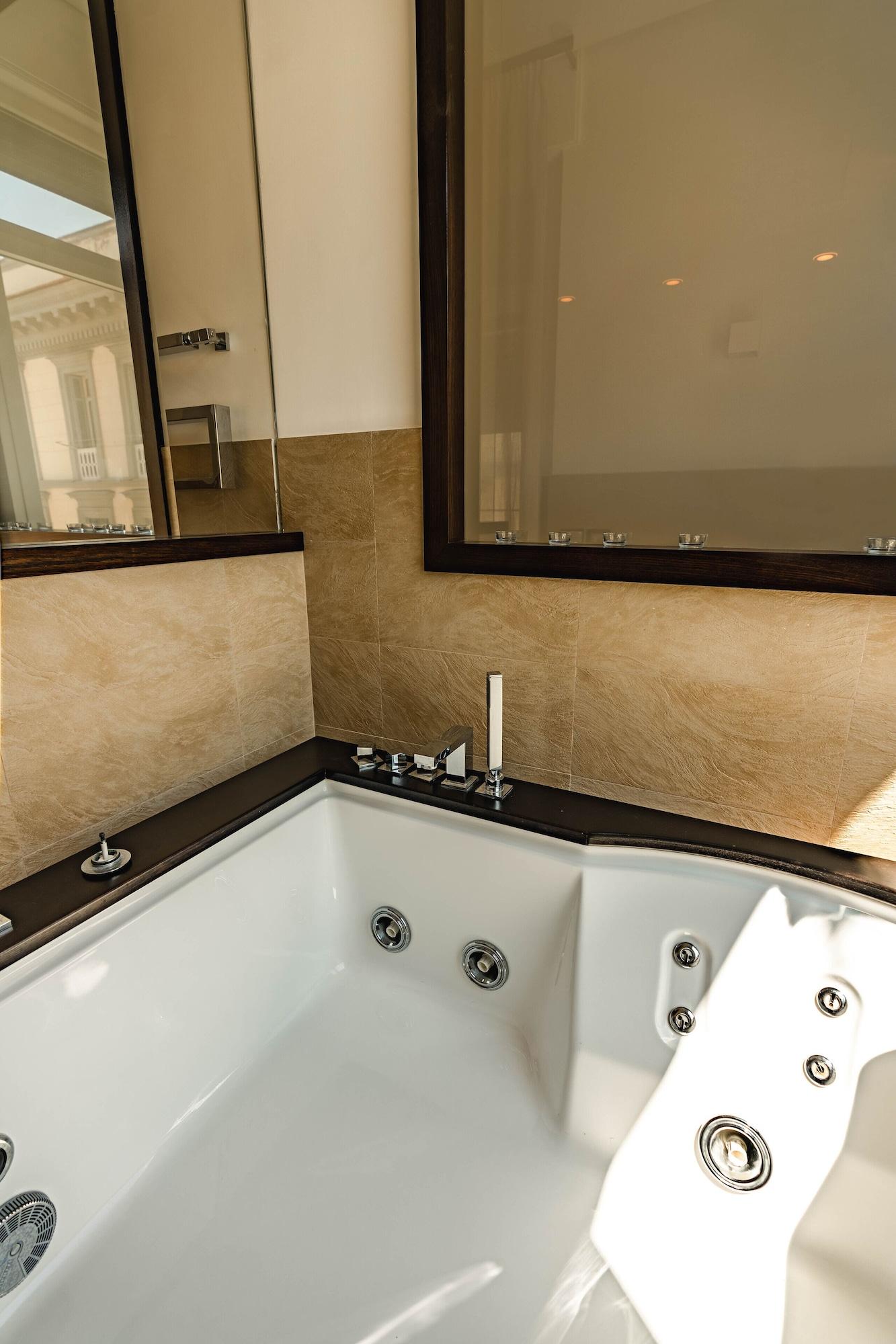 Vista Piscina AD MAIORA Boutique Suite