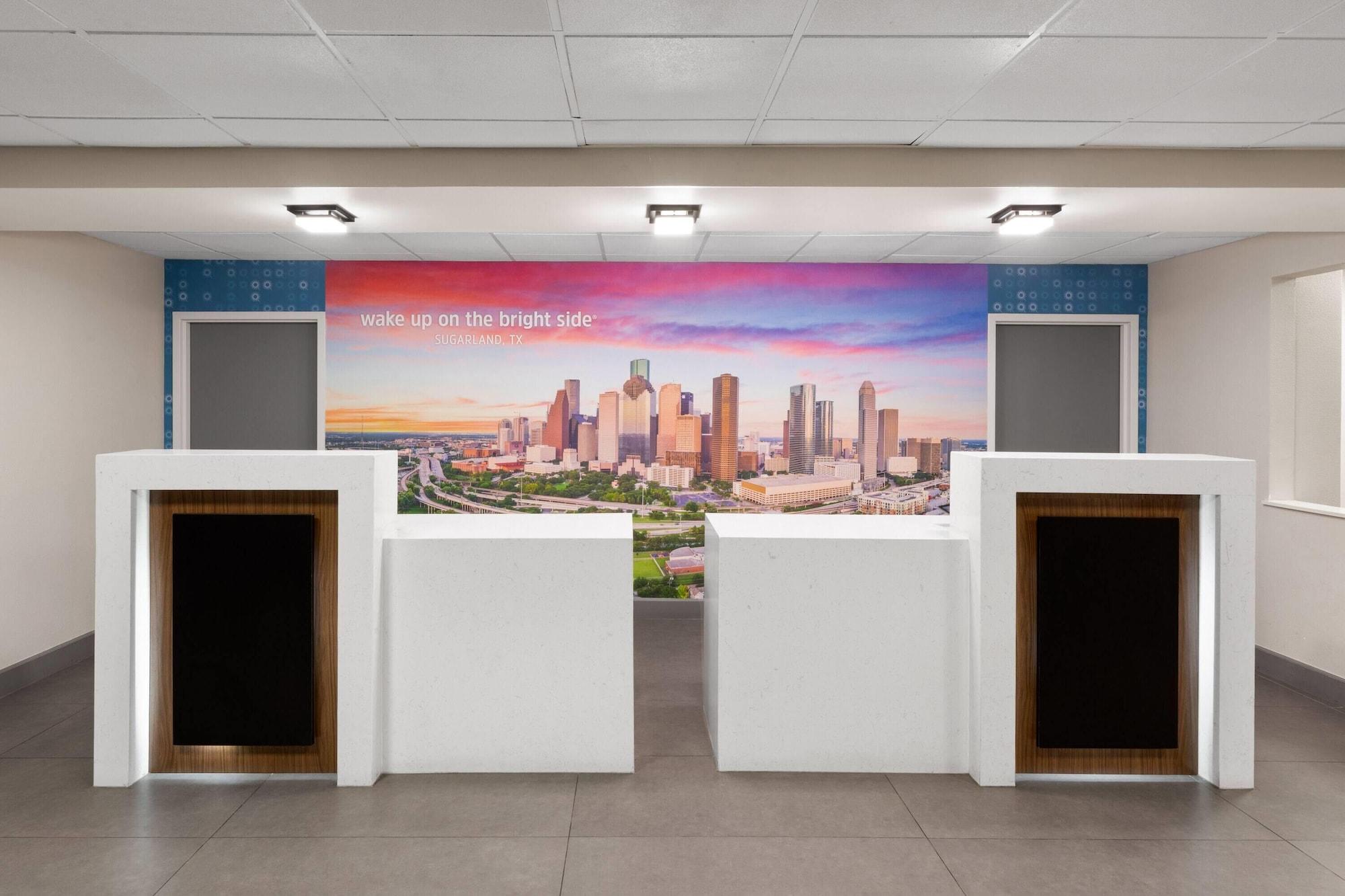 Vista Lobby La Quinta Inn & Suites by Wyndham Houston Stafford Sugarland