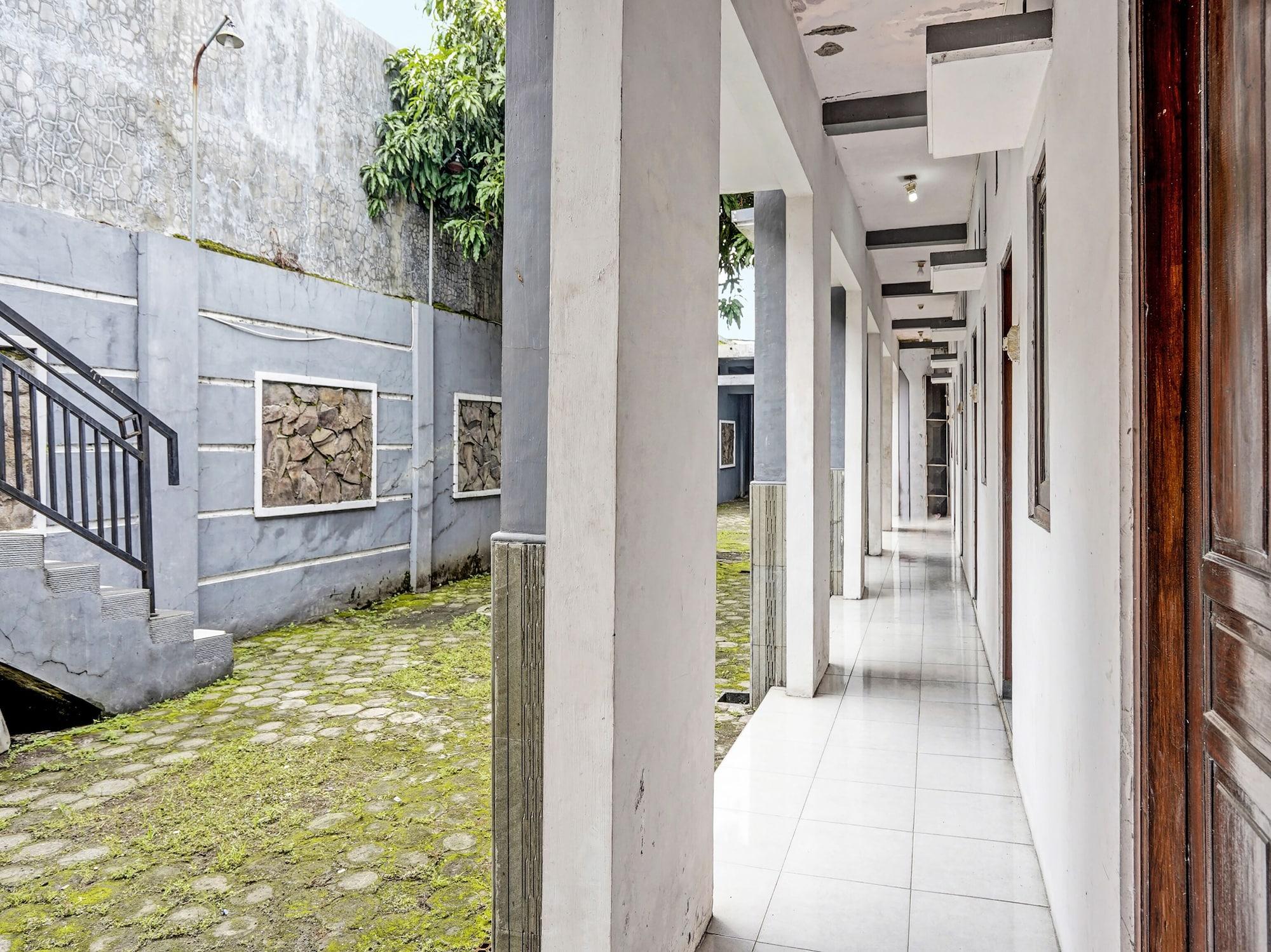 Vista Lobby Hotel O Fun Guesthouse Syariah