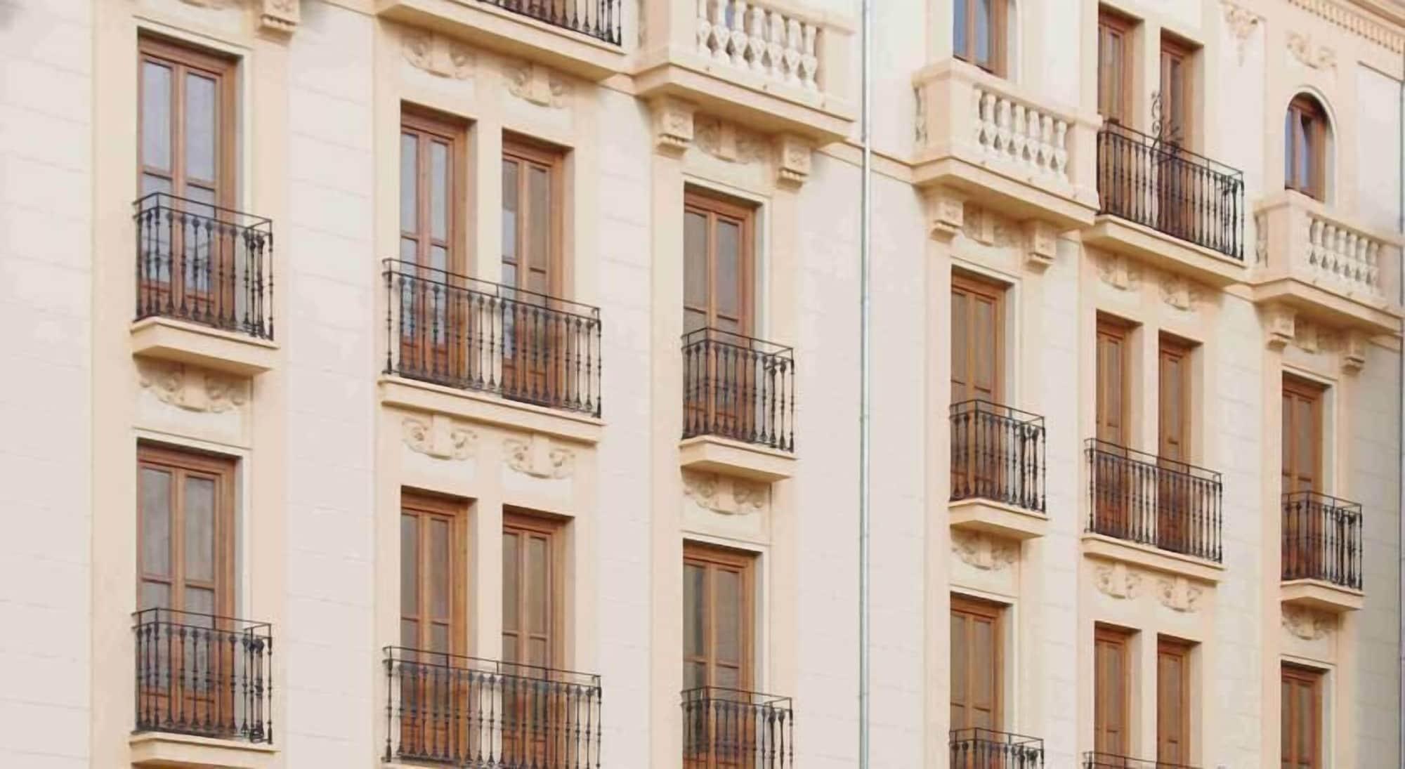 Vista Exterior Valencia Apartments Serranos