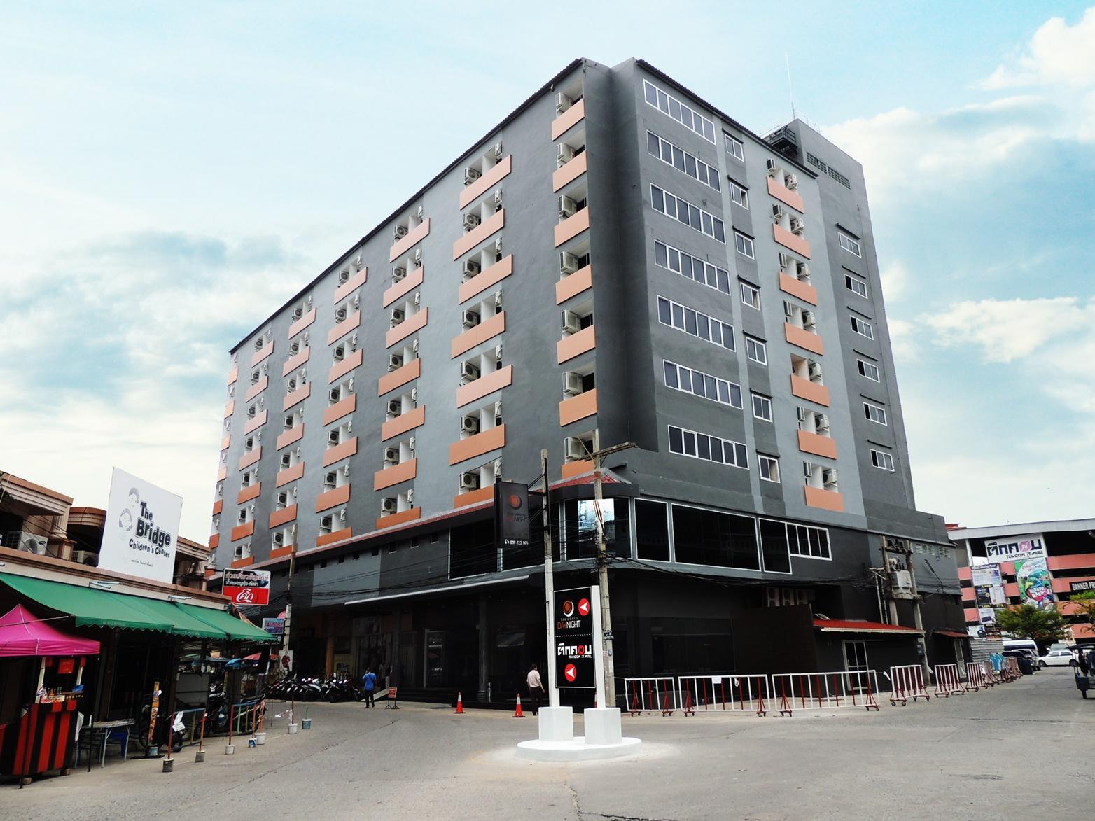 Vista Exterior The Grand Day Night