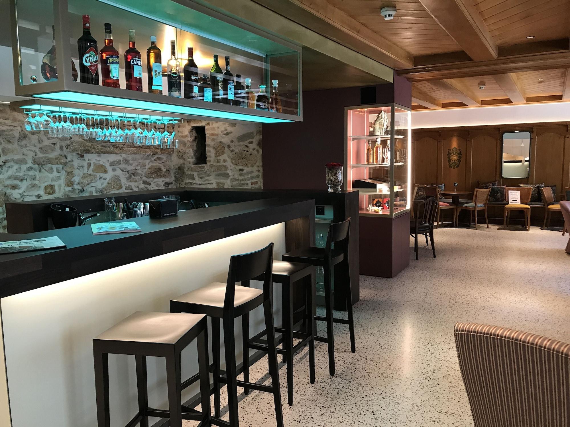 Bar/Salón Murtenhof & Krone
