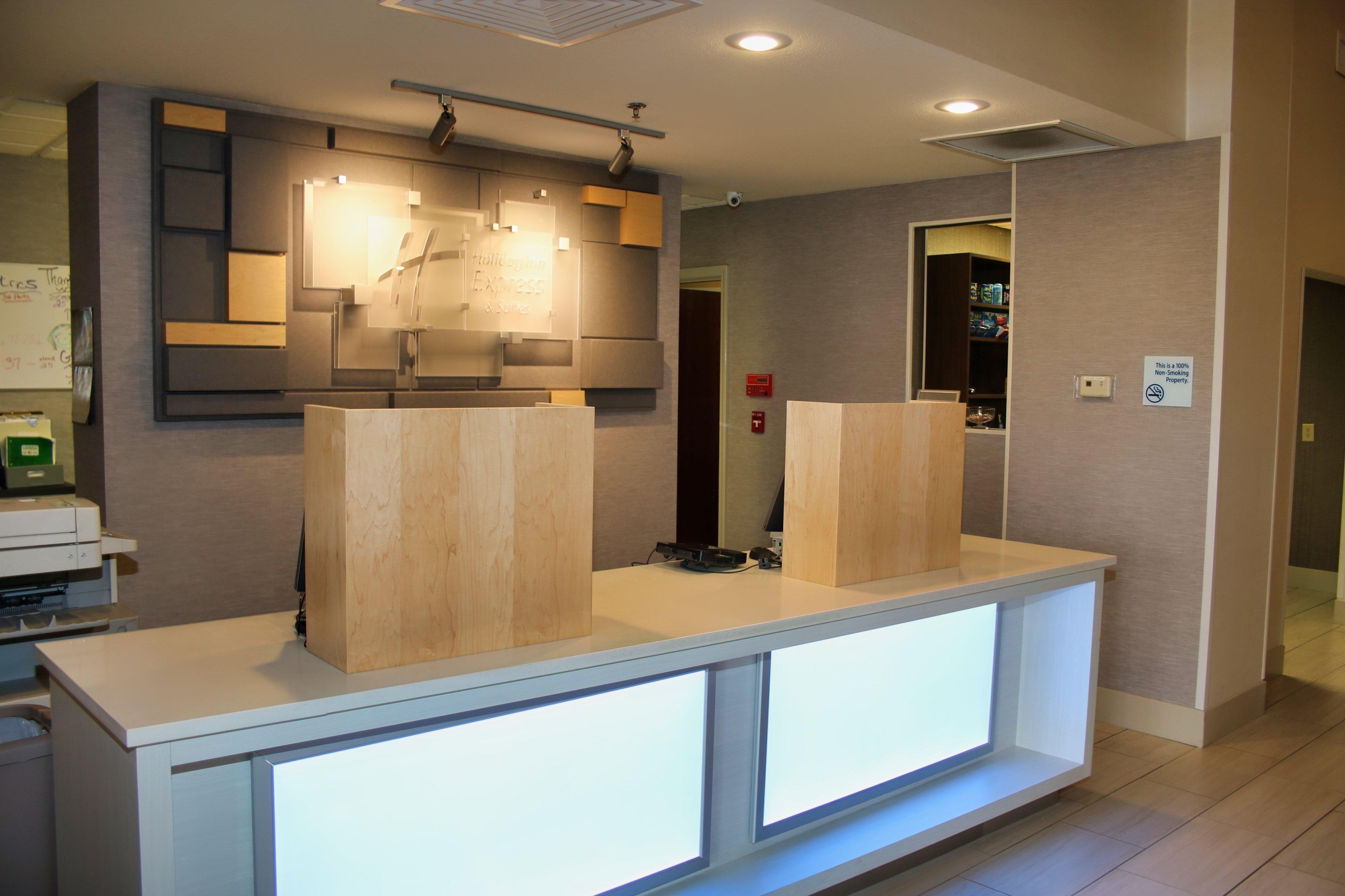 Vista Lobby Holiday Inn Express & Suites Douglas by IHG