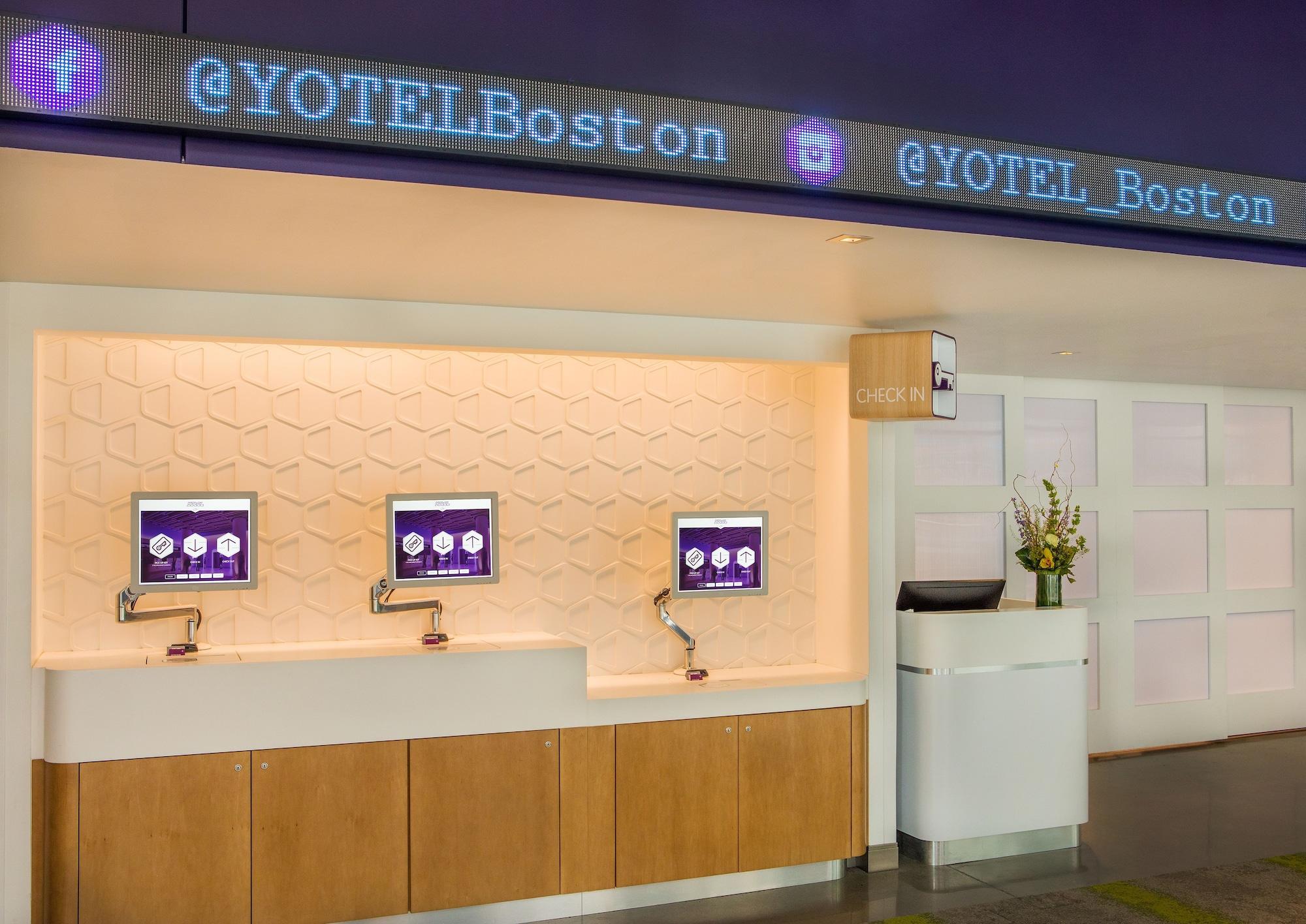 Vista Lobby YOTEL Boston