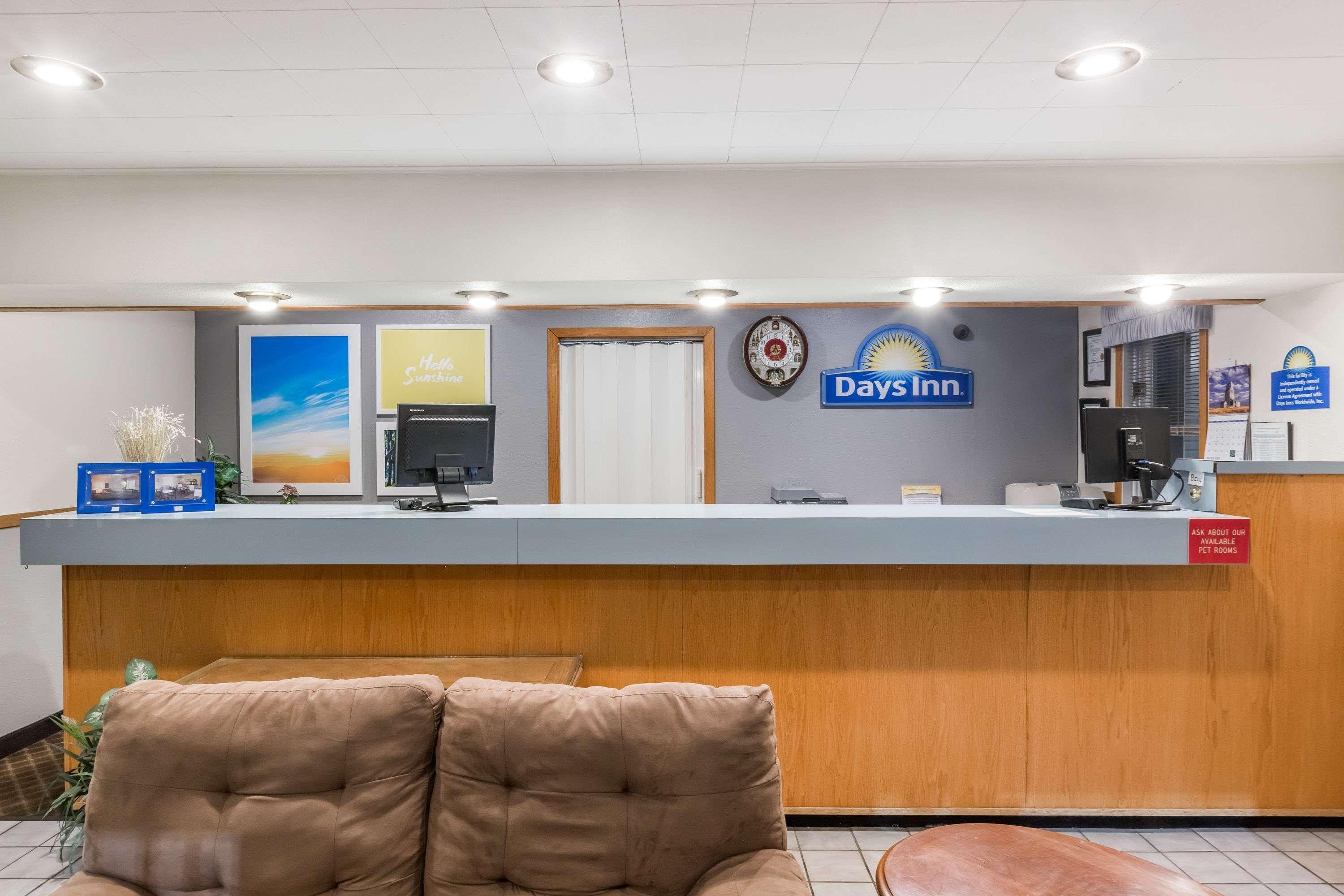 Vista Lobby Days Inn By Wyndham Atlantic