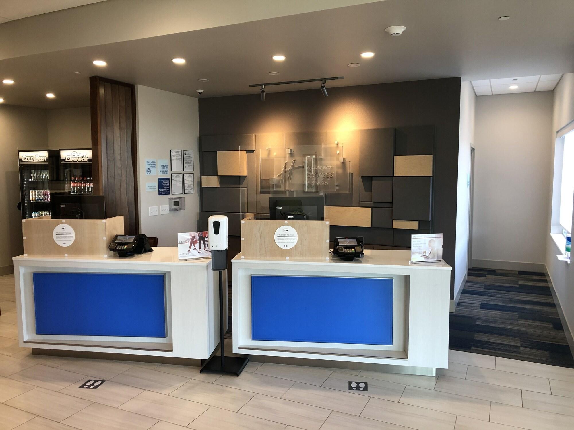 Vista Lobby Holiday Inn Express & Suites Madison West - Middleton by IHG