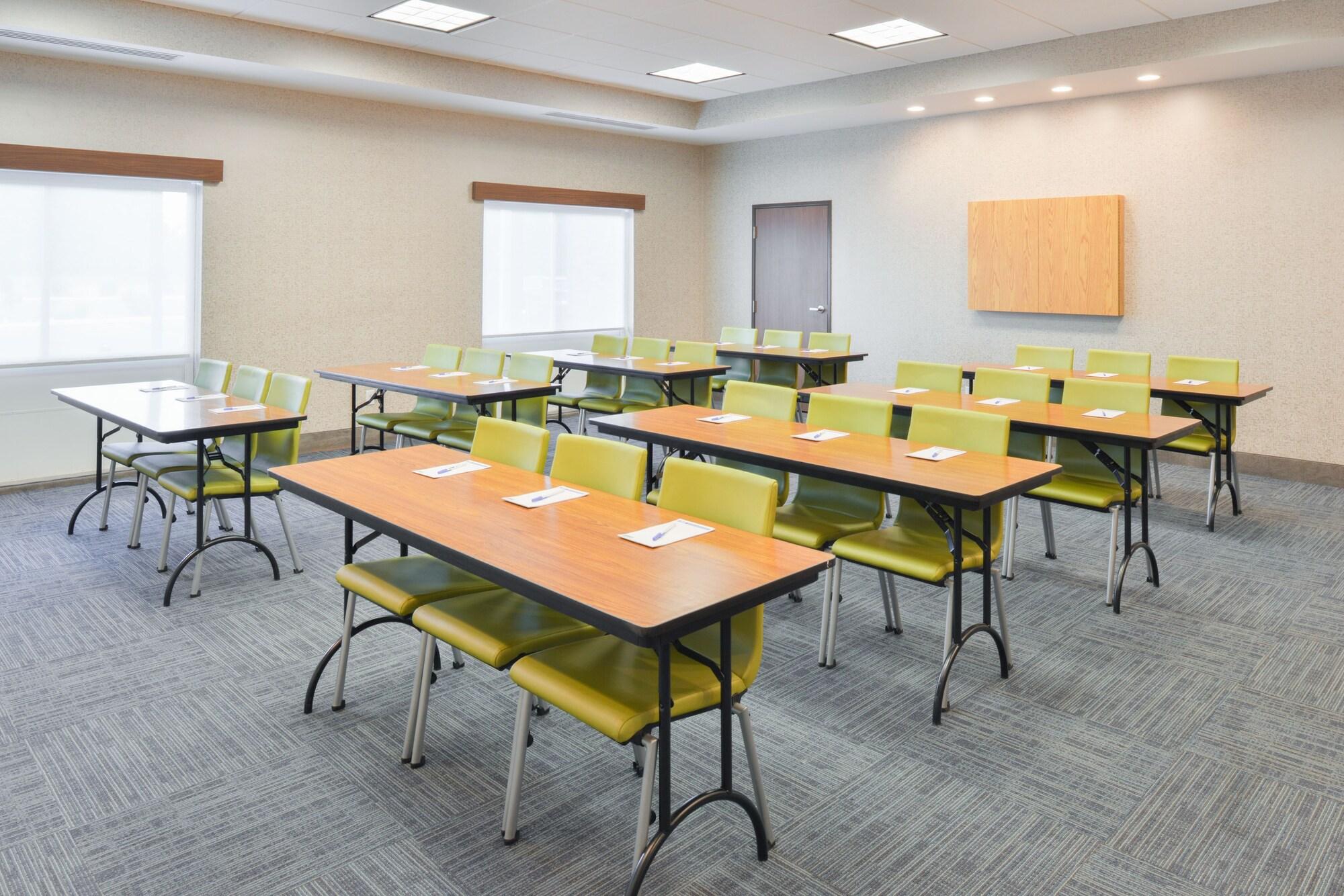 Sala de Reuniones Holiday Inn Express & Suites Salem by IHG