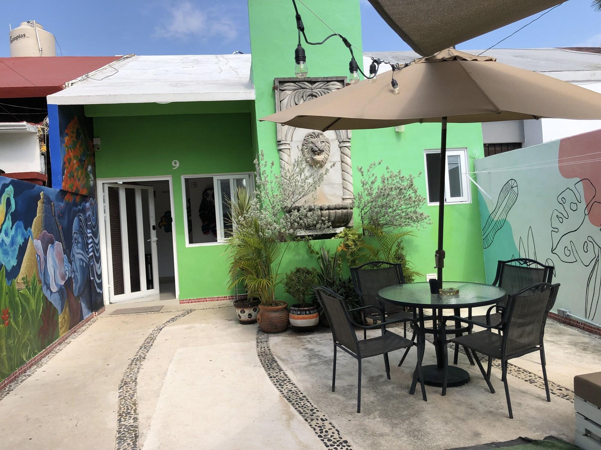 Varios Villa Leo Cancun Downtown