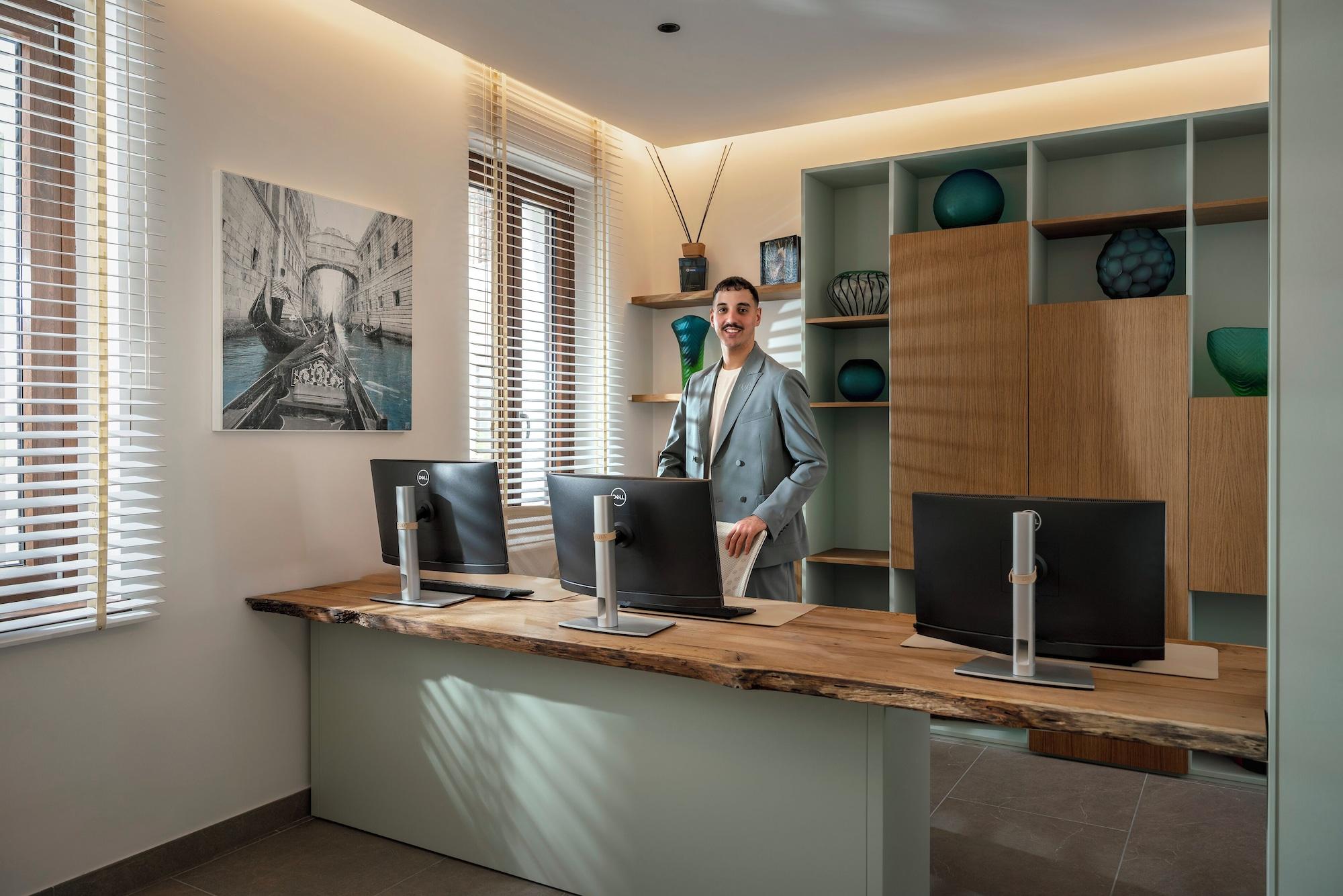 Vista Lobby Palazzo Dei Guardiani