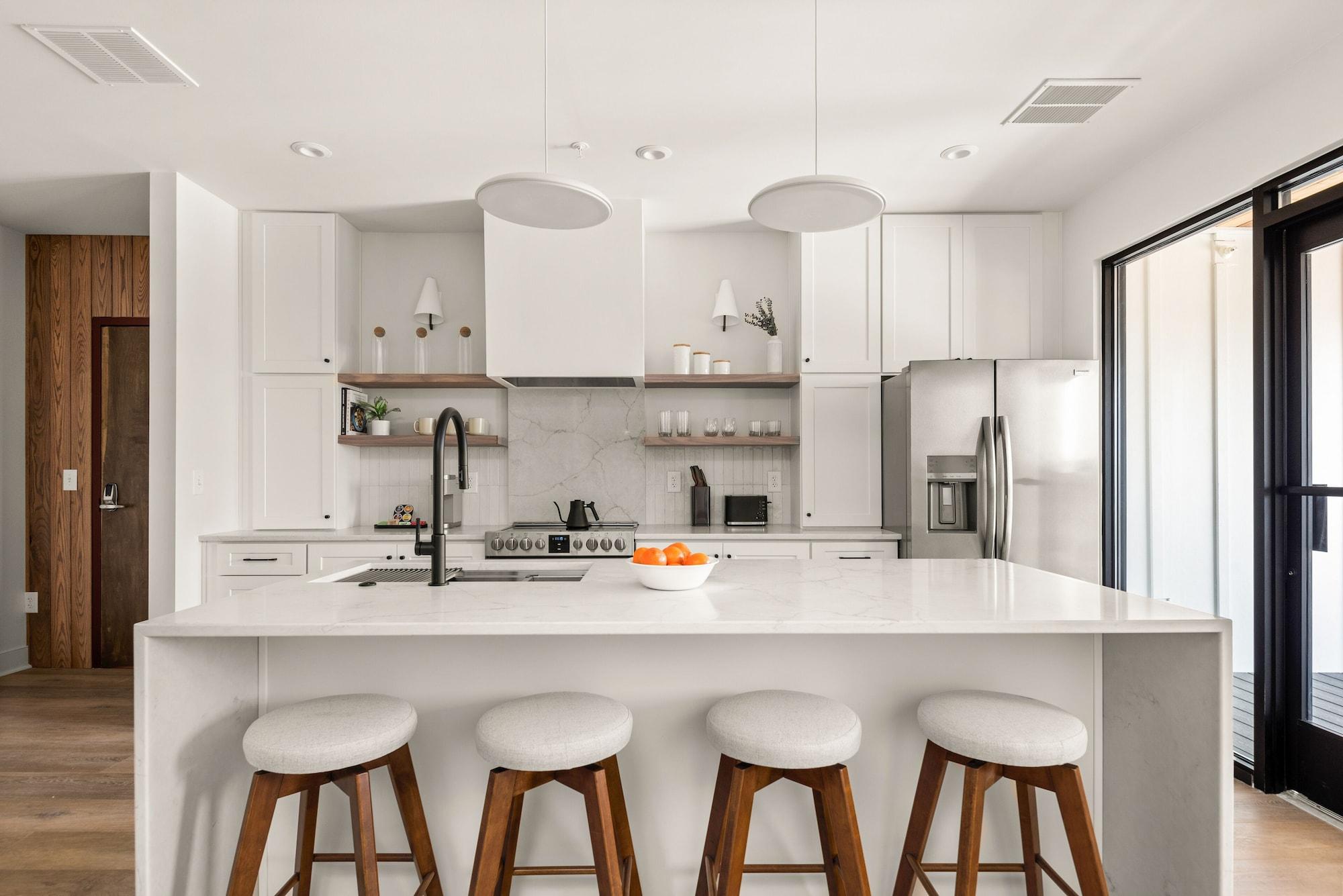 Varios The Eighteen by Kasa