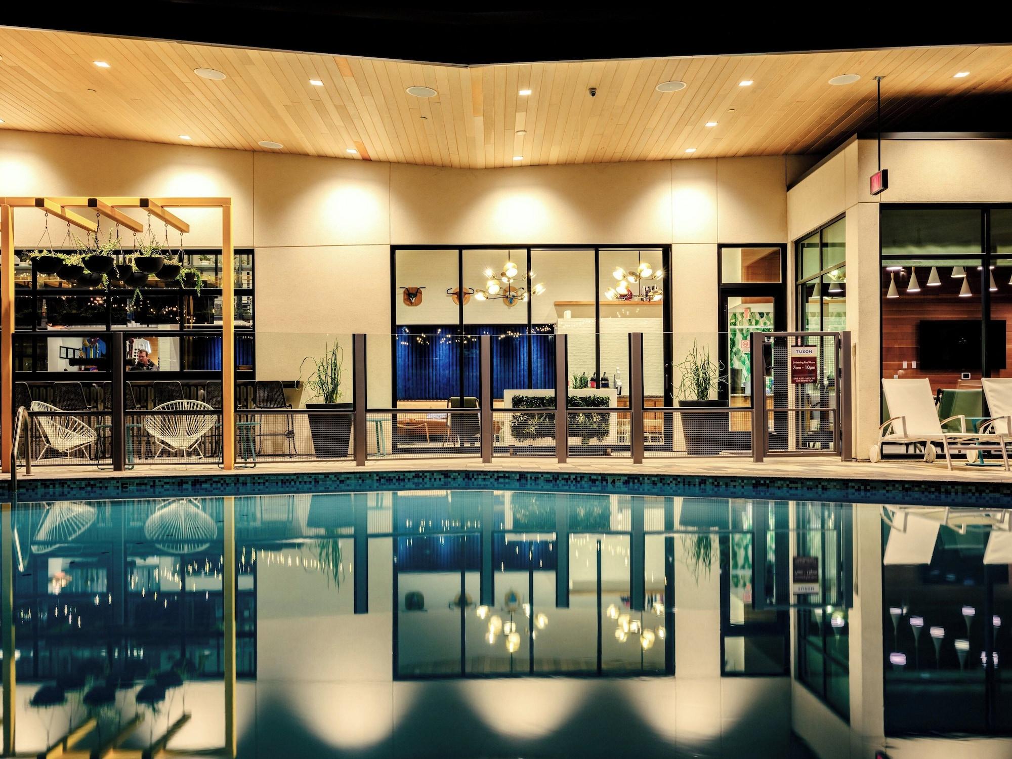 Vista Piscina voco The Tuxon by IHG