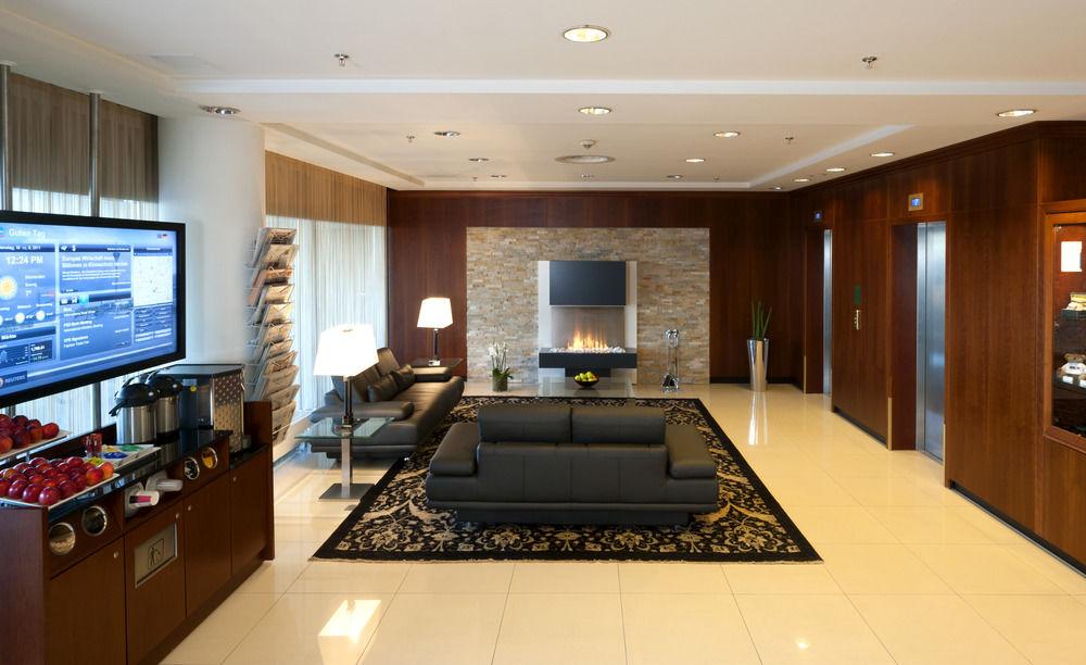 Vista Lobby Courtyard by Marriott Düsseldorf Hafen