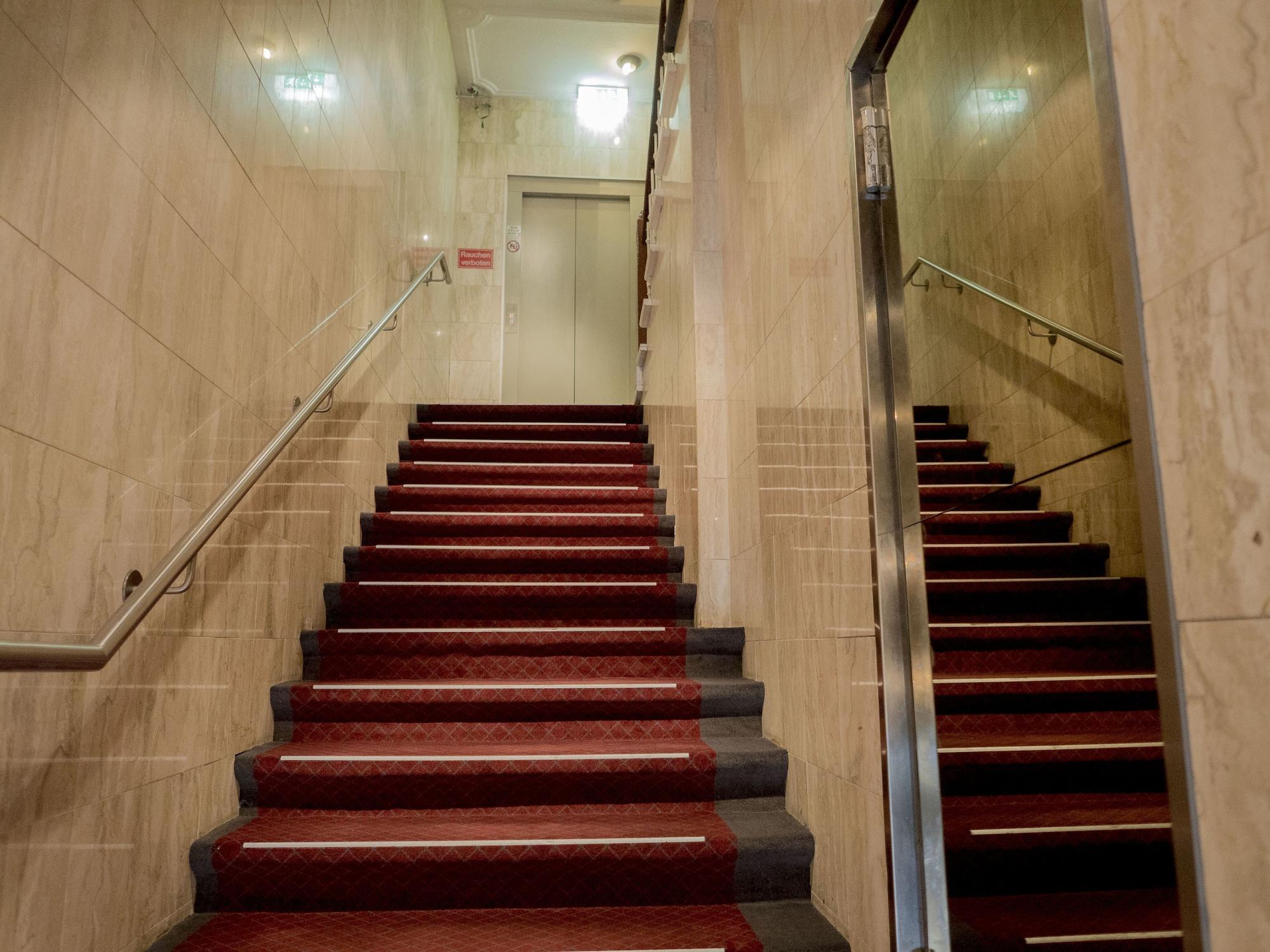 Varios Hotel Lumen am Hauptbahnhof