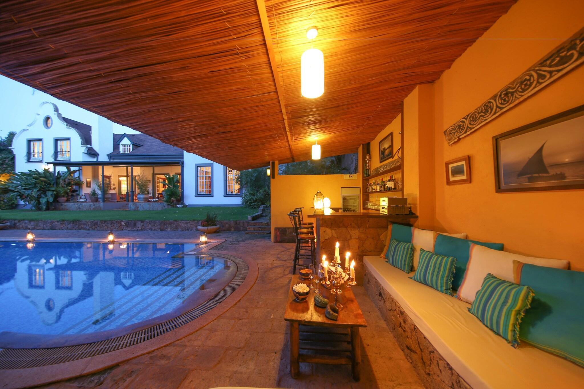 Bar/Salón Karen Gables