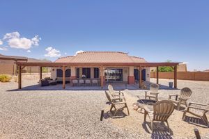 Alquiler Vacacional - Bullhead City Oasis w/ Fire Pit + Mtn View!