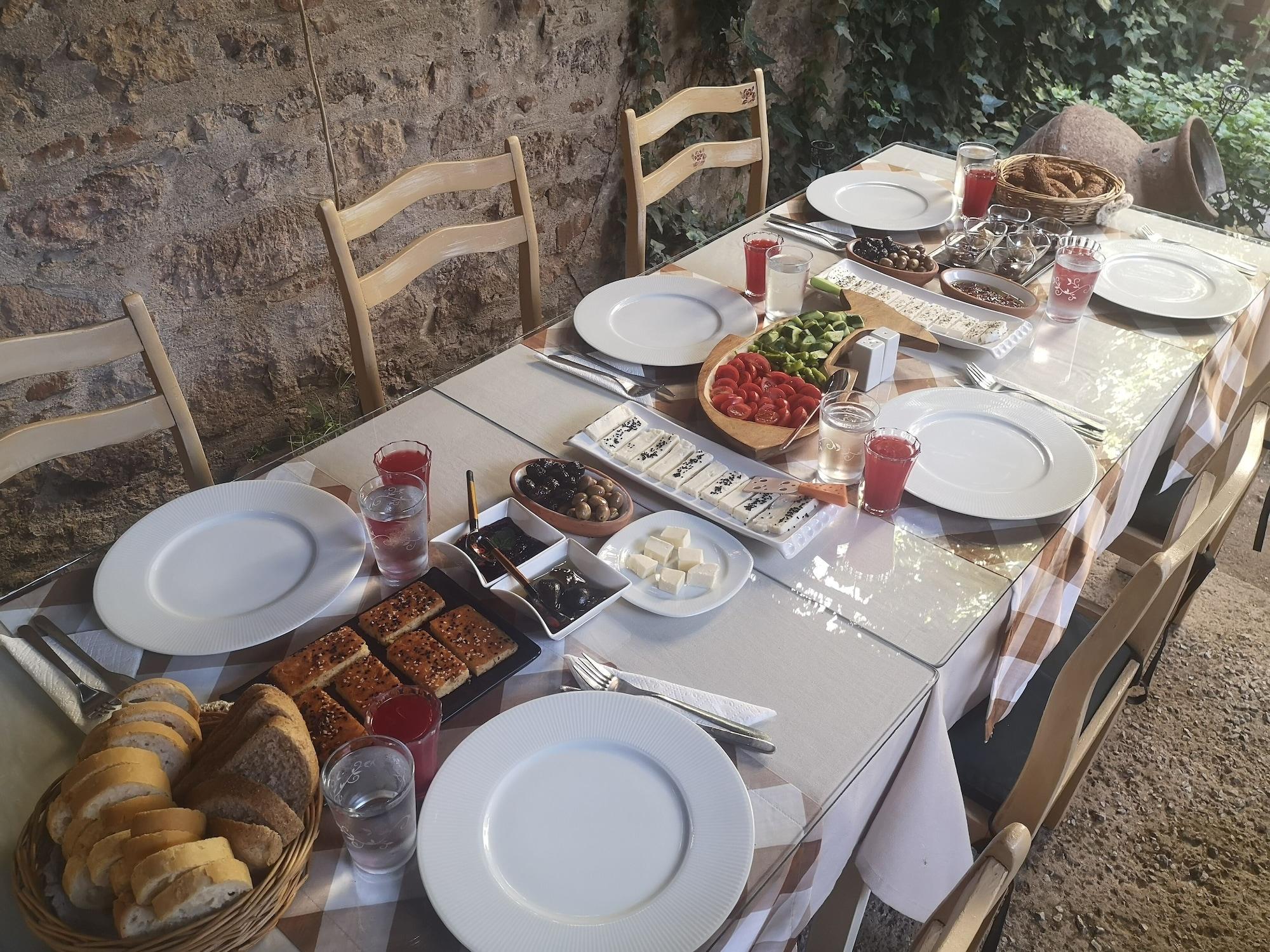 Bar/Salón Ayvalik Sarigelin Pansiyon