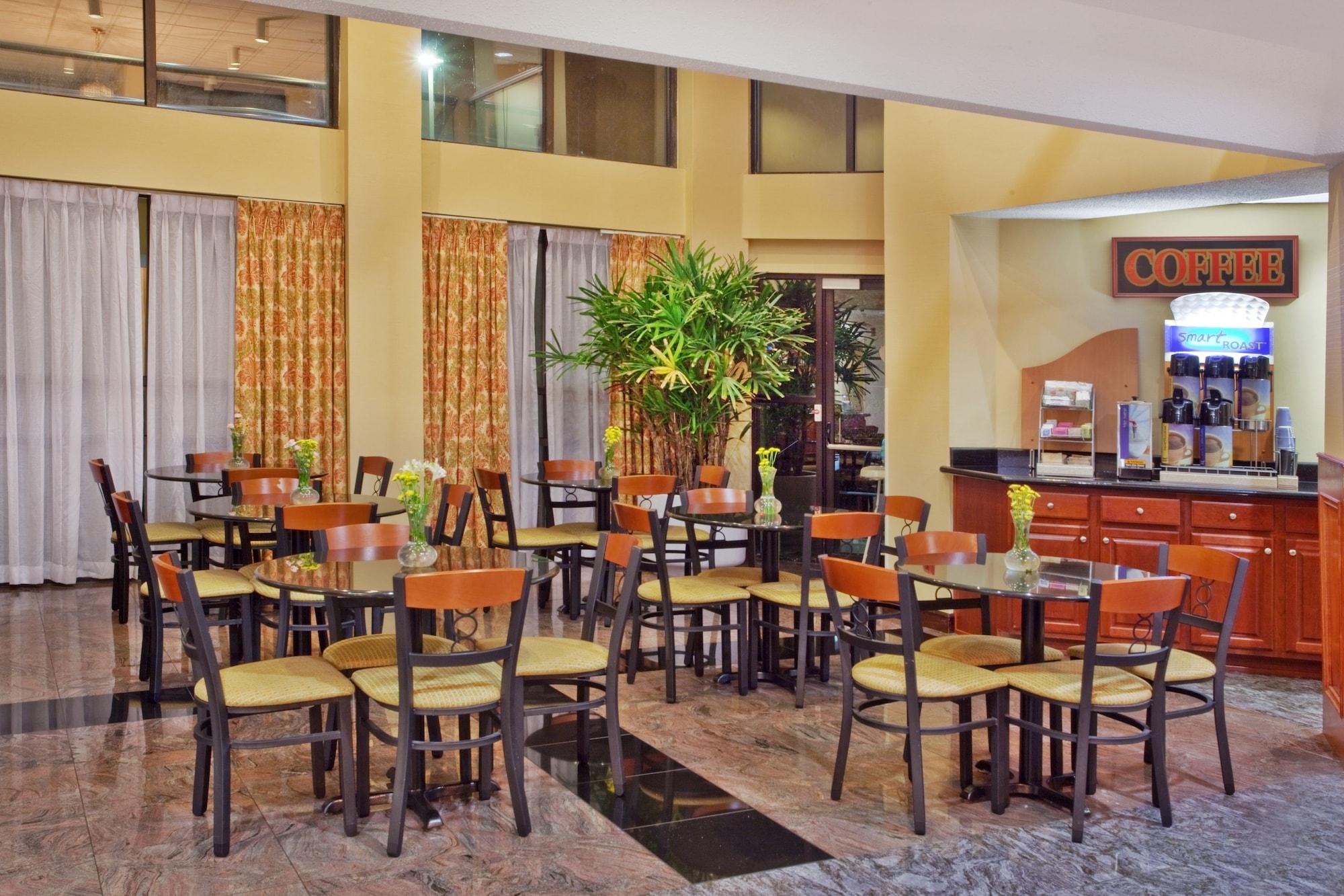 Restaurant Holiday Inn Express Hotel & Suites by IHG