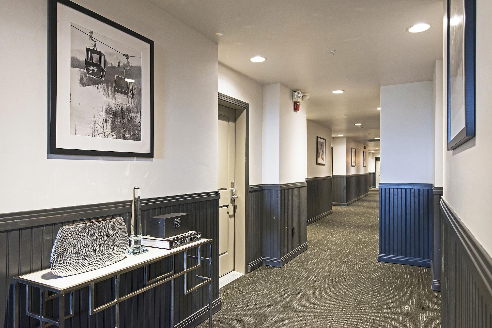 Varios Lift Lodge Condo