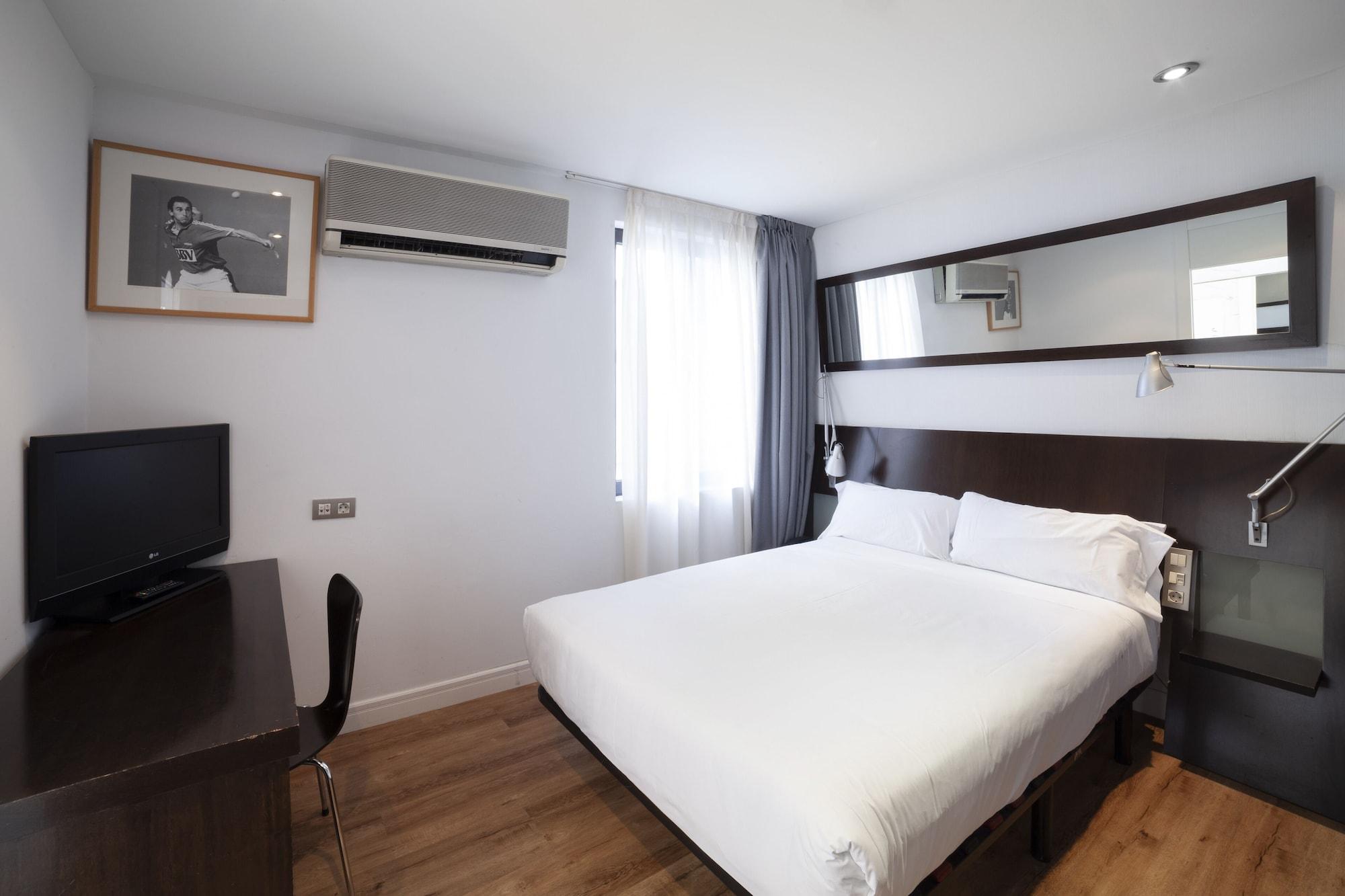 Varios Petit Palace Arana