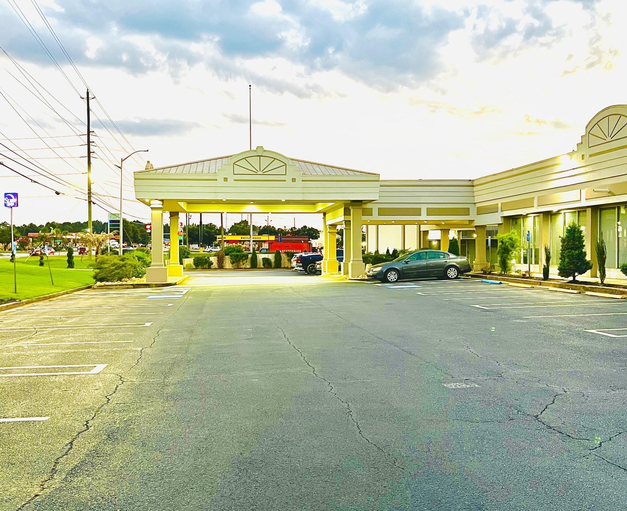 Vista Exterior Quality Inn & Suites McDonough South I-75