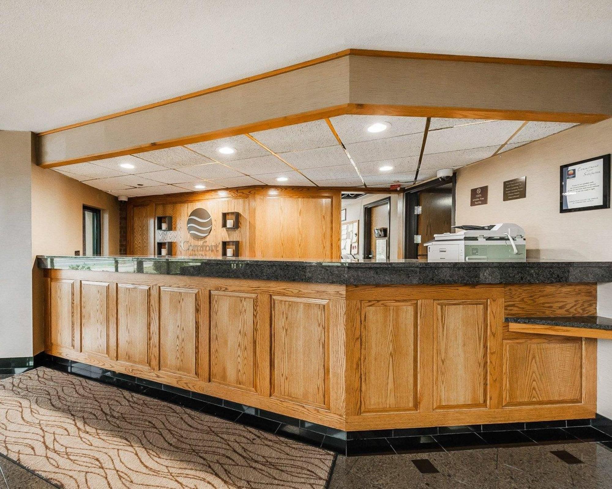 Vista Lobby Spark by Hilton Denver East I 70