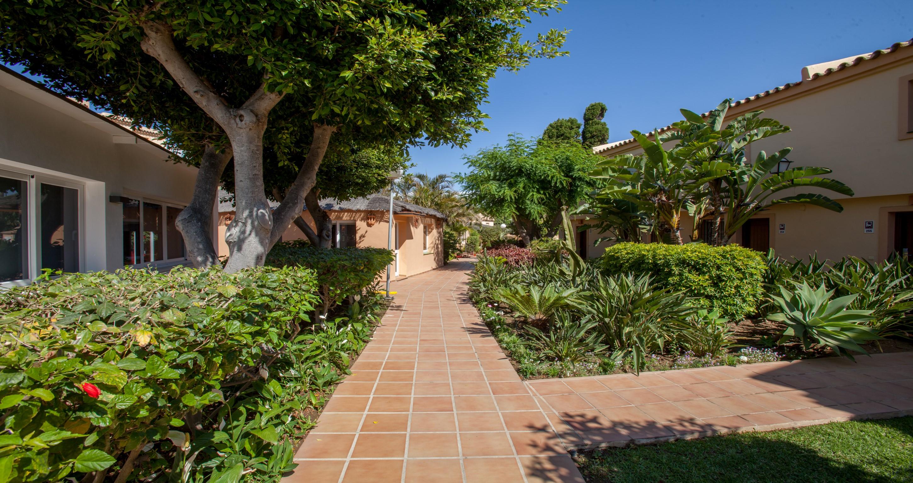 Vista Exterior Ramada Hotel & Suites by Wyndham Costa del Sol