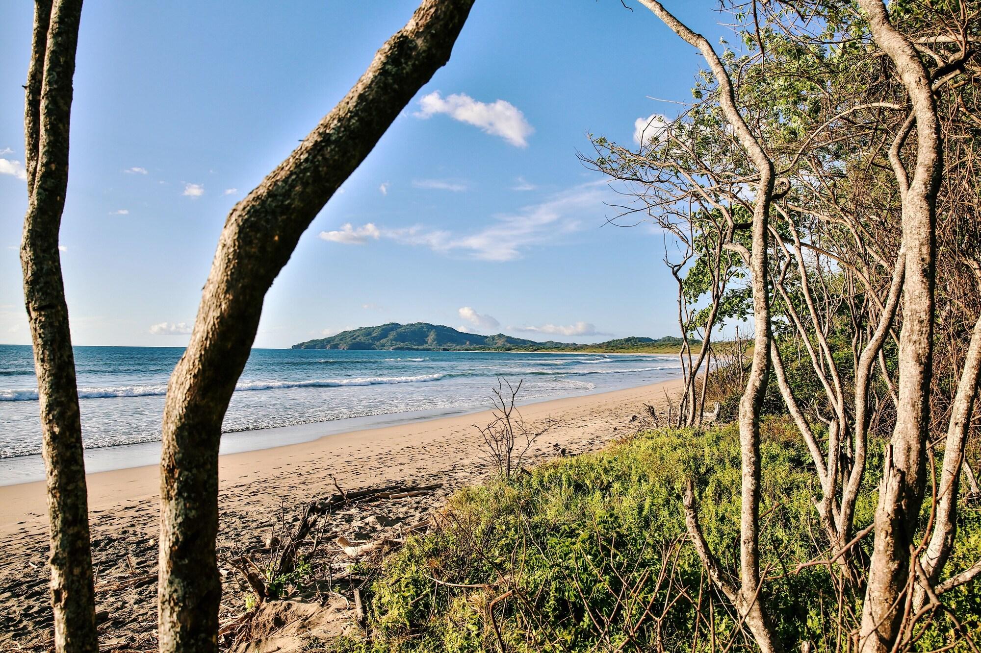 Vista Exterior Pipe House Playa Grande