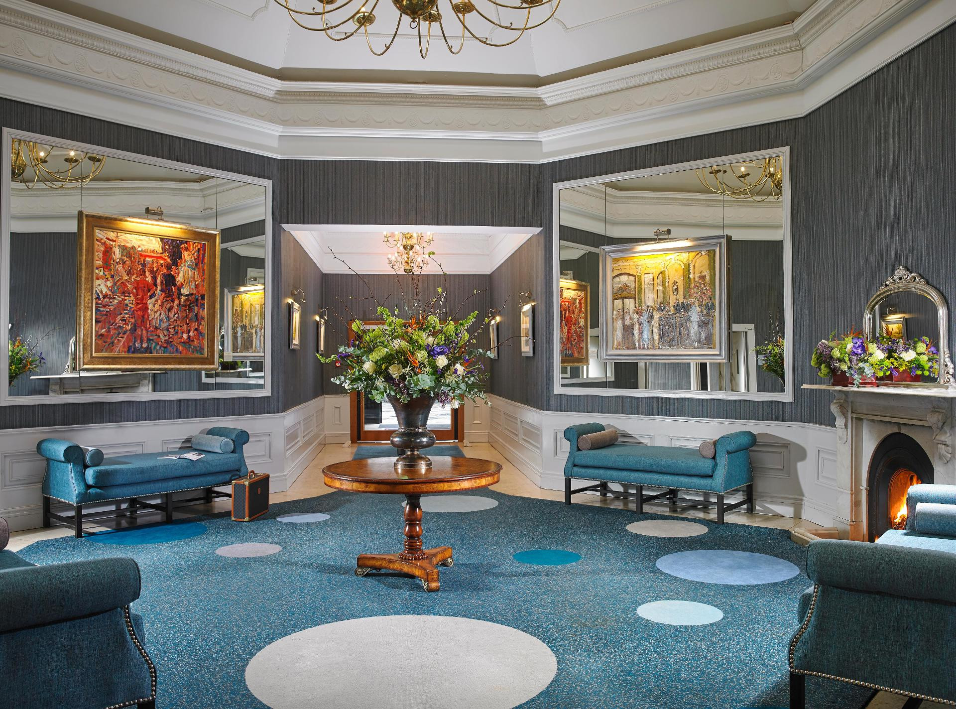Vista Lobby Castlecourt Hotel